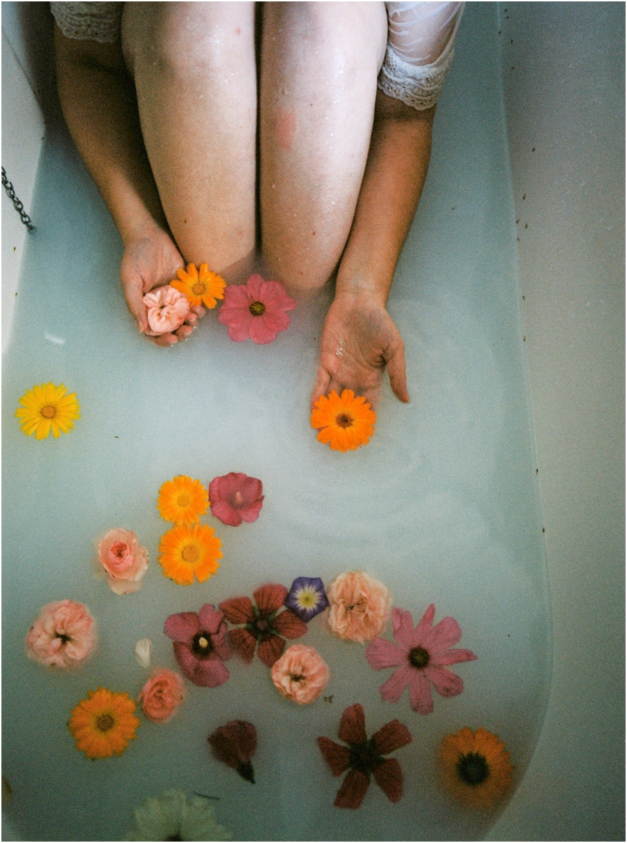 Siegrid Cain boudoir nude water sensual photography portrait woman in bathtub with flowers milkbath_0009.jpg