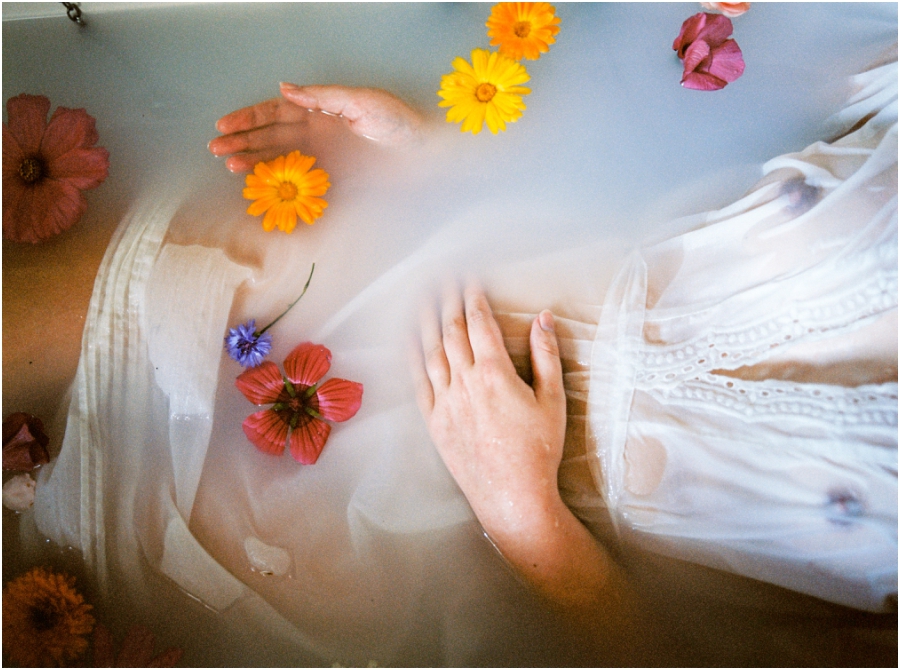 Siegrid Cain boudoir nude water sensual photography portrait woman in bathtub with flowers milkbath_0013.jpg