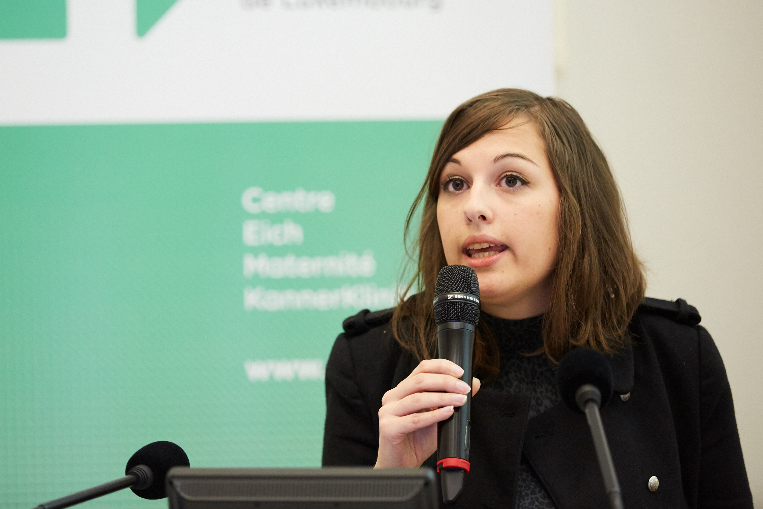 ANAÏS MEULEMANS, psycho-oncologue au CHL: « Une méta-analyse, réalisée auprès de 200 patientes qui ont eu un cancer du sein, a pu démontrer des améliorations au niveau de l’humeur, de l’anxiété, de la dépression, de la fatigue, de la qualité de vie et des signes fonctionnels hormonaux (tels que les bouffées de chaleur). »