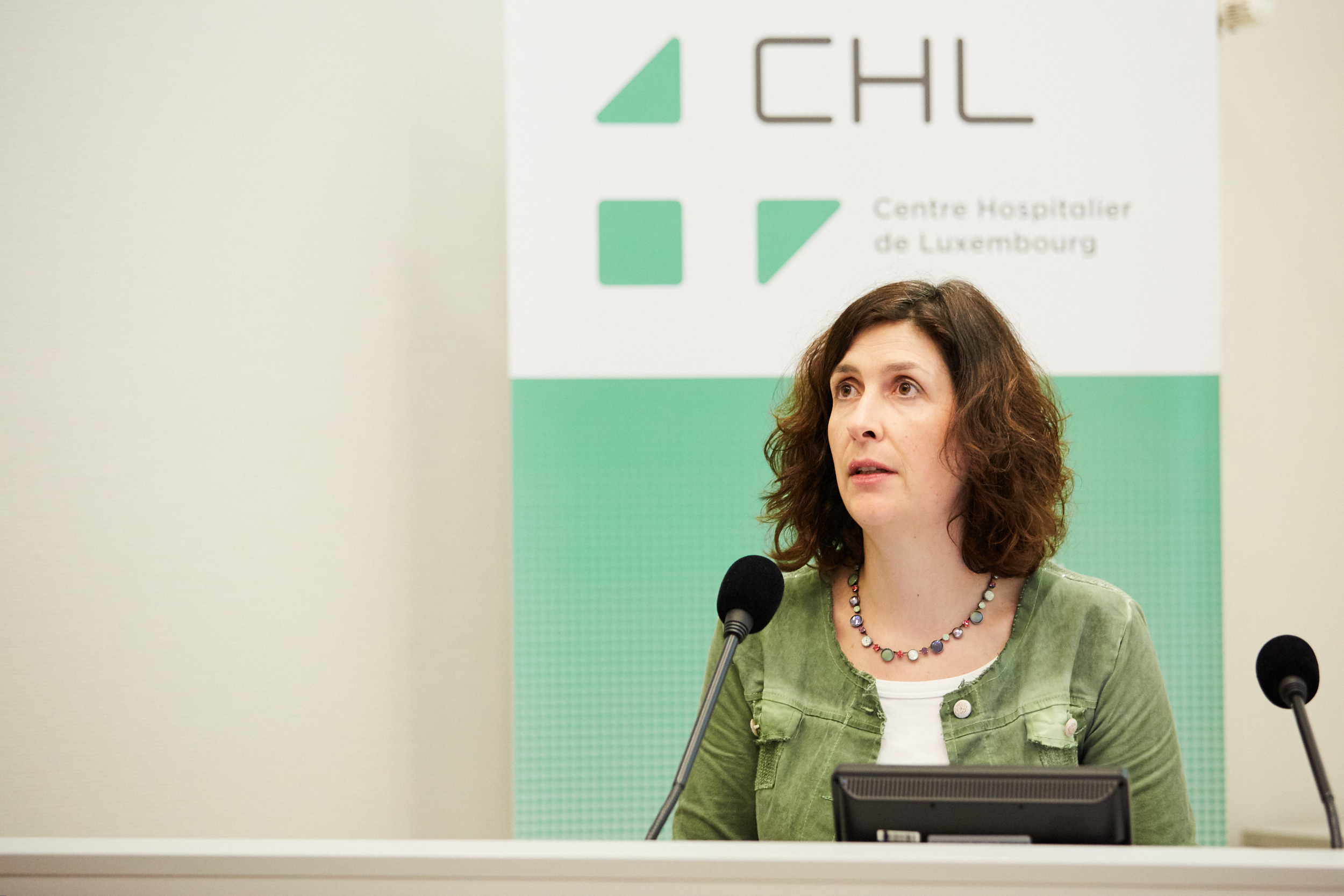MÉLANIE ALT, psychologue en Soins Palliatifs, CHL Eich: « La détresse émotionnelle et psychologique des proches a souvent tendance à être sous-estimée. Gardons à l’esprit que lorsqu’une personne est malade, c’est tout un système familial qui est confronté à la maladie ».