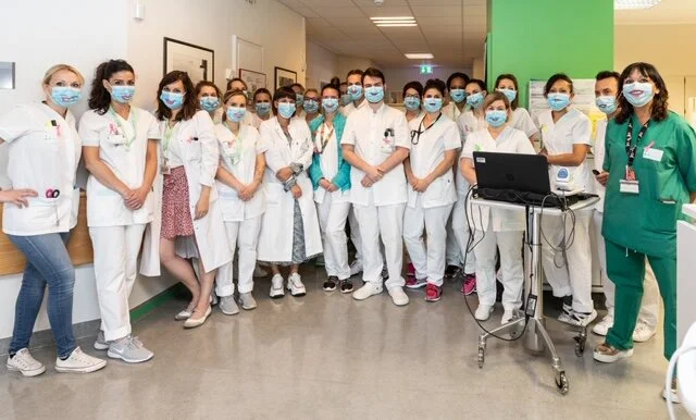Hommage à l'équipe d'oncologie: Smiling masks