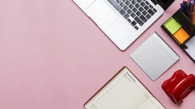 fournitures-bureau-ordinateur-portable-fond-rose_23-2148210381 (1).jpg