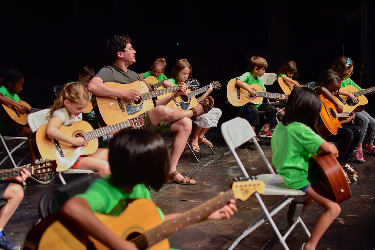 group-guitar-4-web.jpg