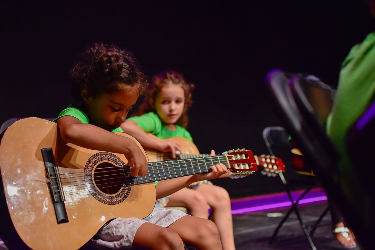 group-guitar-3-web.jpg