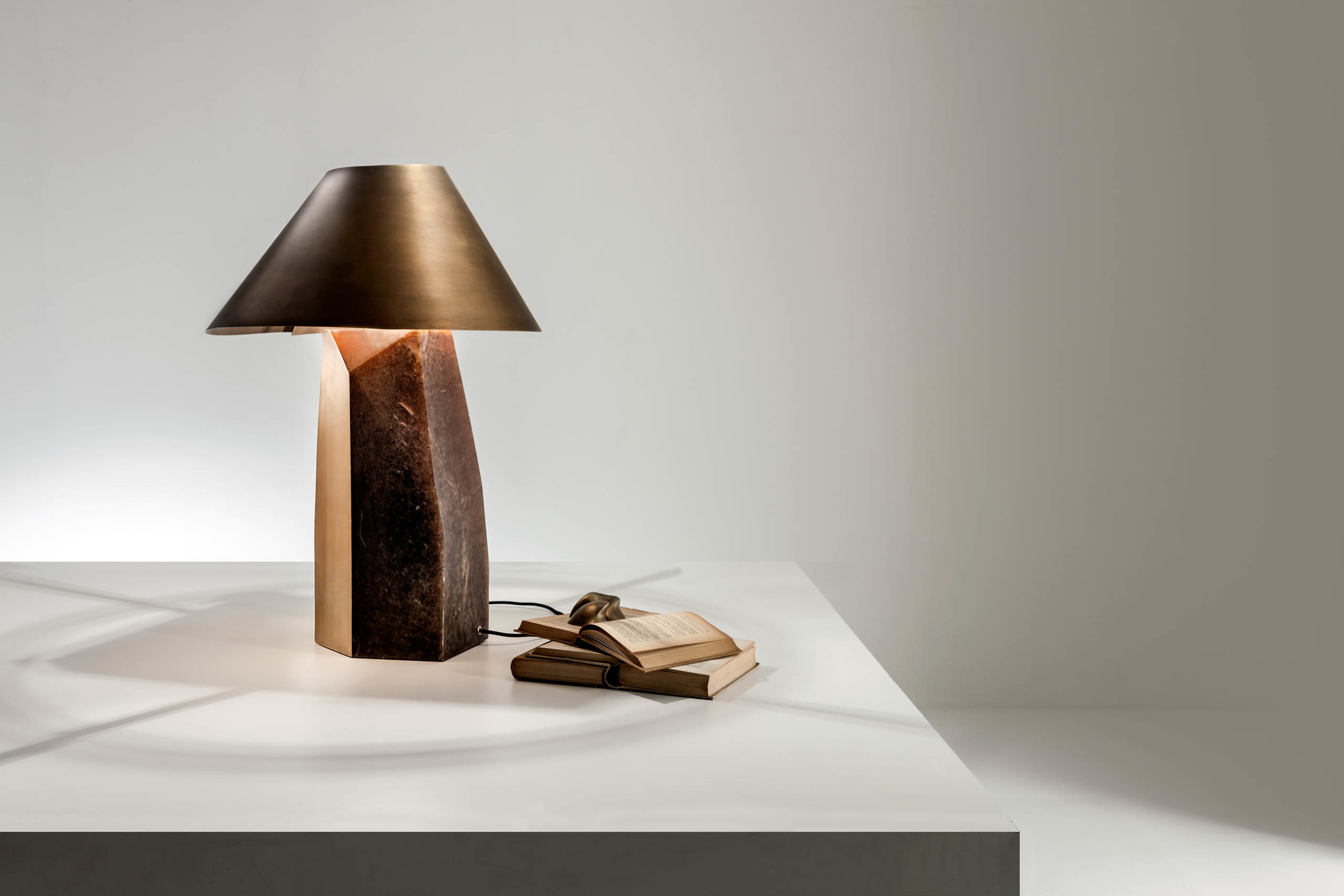 lauarameroni-ada-table-lamp_03.jpg