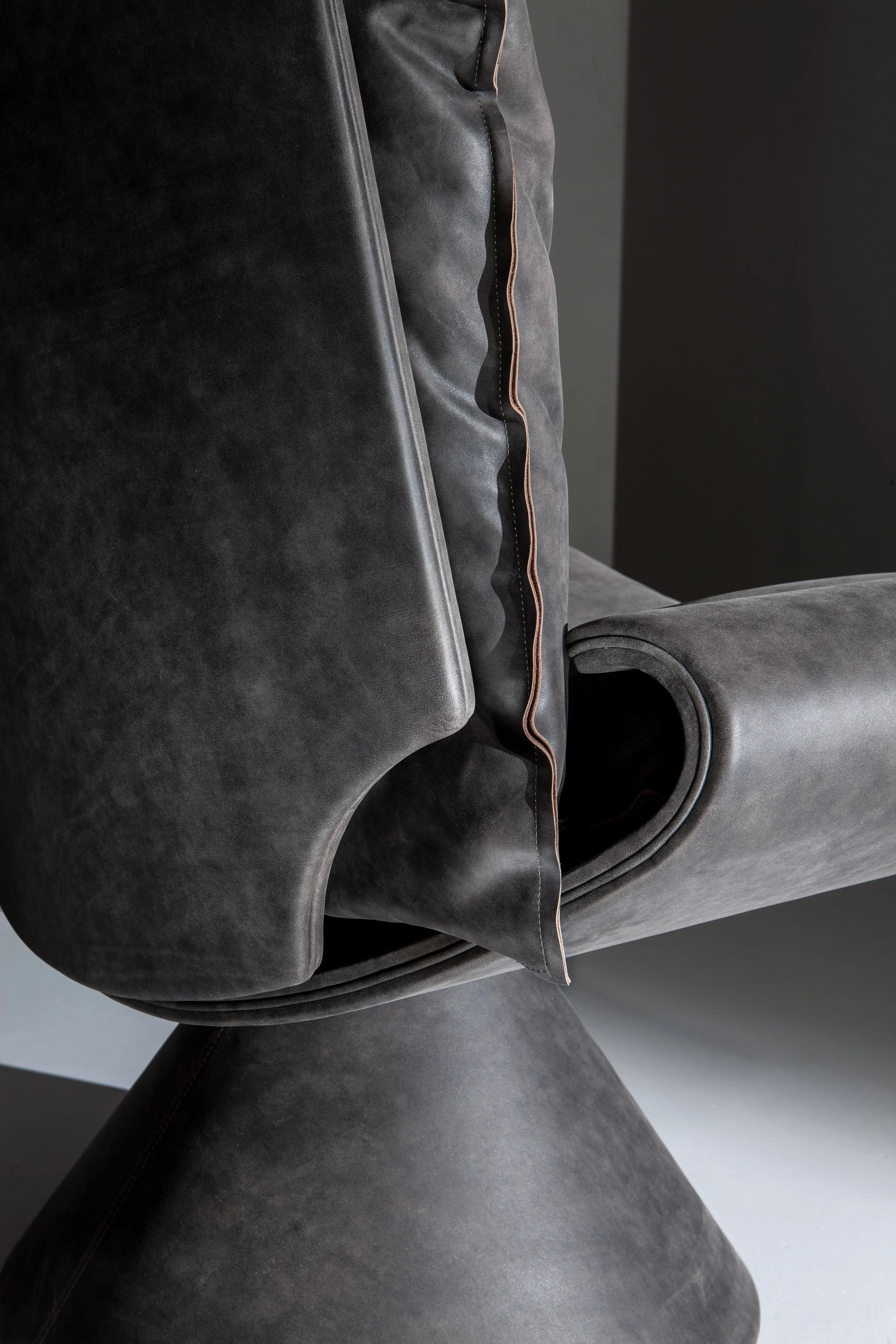 Keila_Armchair_Laurameroni_cushion.jpg