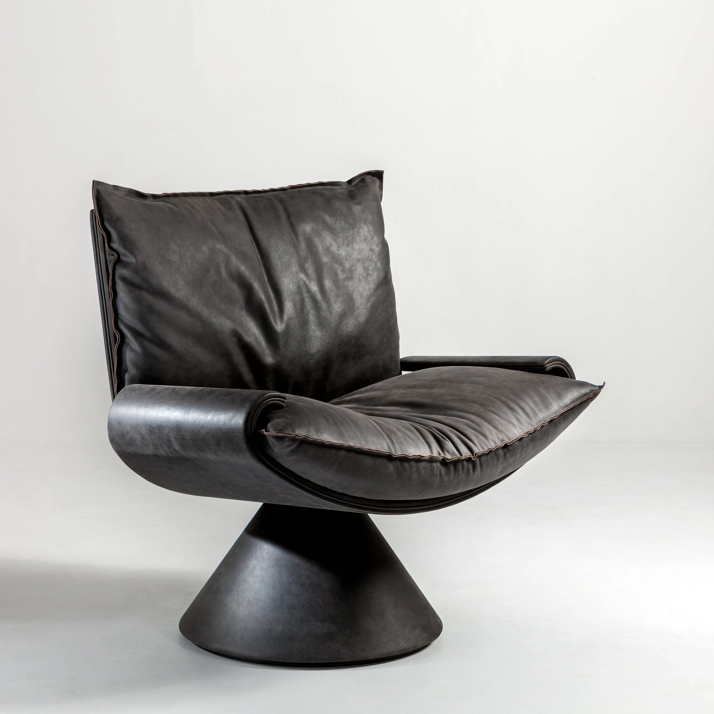 Keila_Armchair_Laurameroni_Front_view.jpg