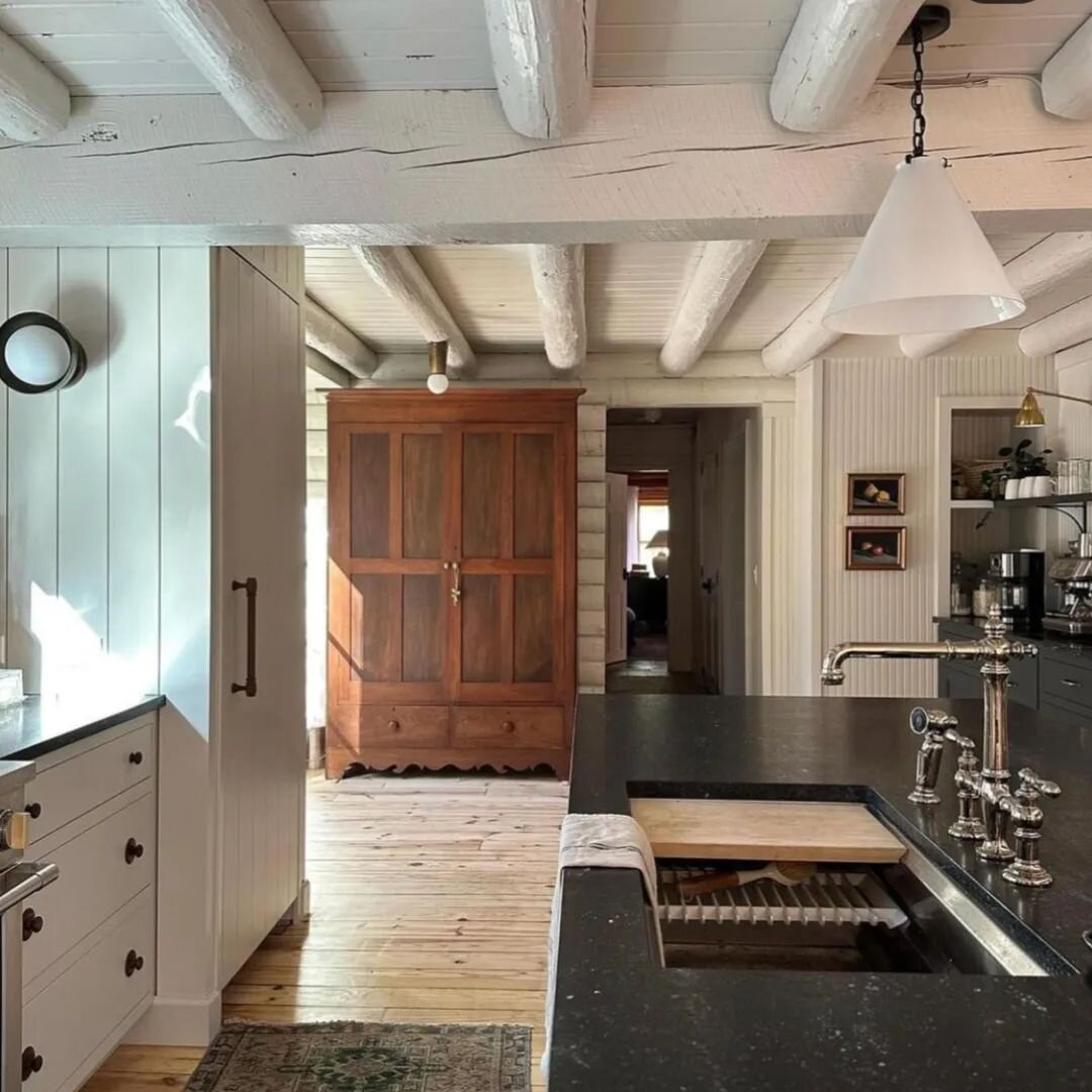 Beams 
#designinspiration 
#ahdceilings 
@grace_start 
@axelvervoordt 
@dsdixonarchitect 
@sunsetmag 
@mdezeiner 
@muted_and_moody 
@emilyjanakinteriors 
@katiedavisdesign