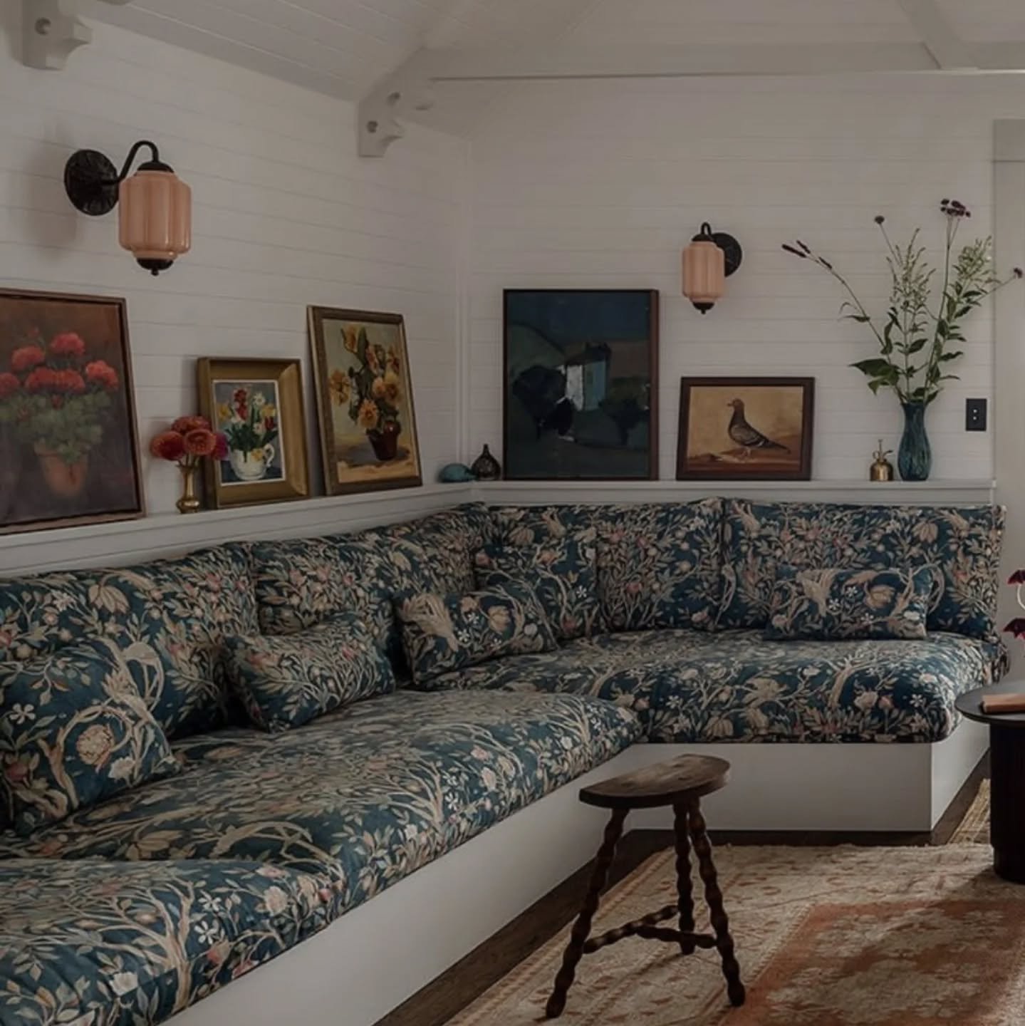 Cozy seating inspiration 
#ahdnooks #ahdfurniture #ahddining