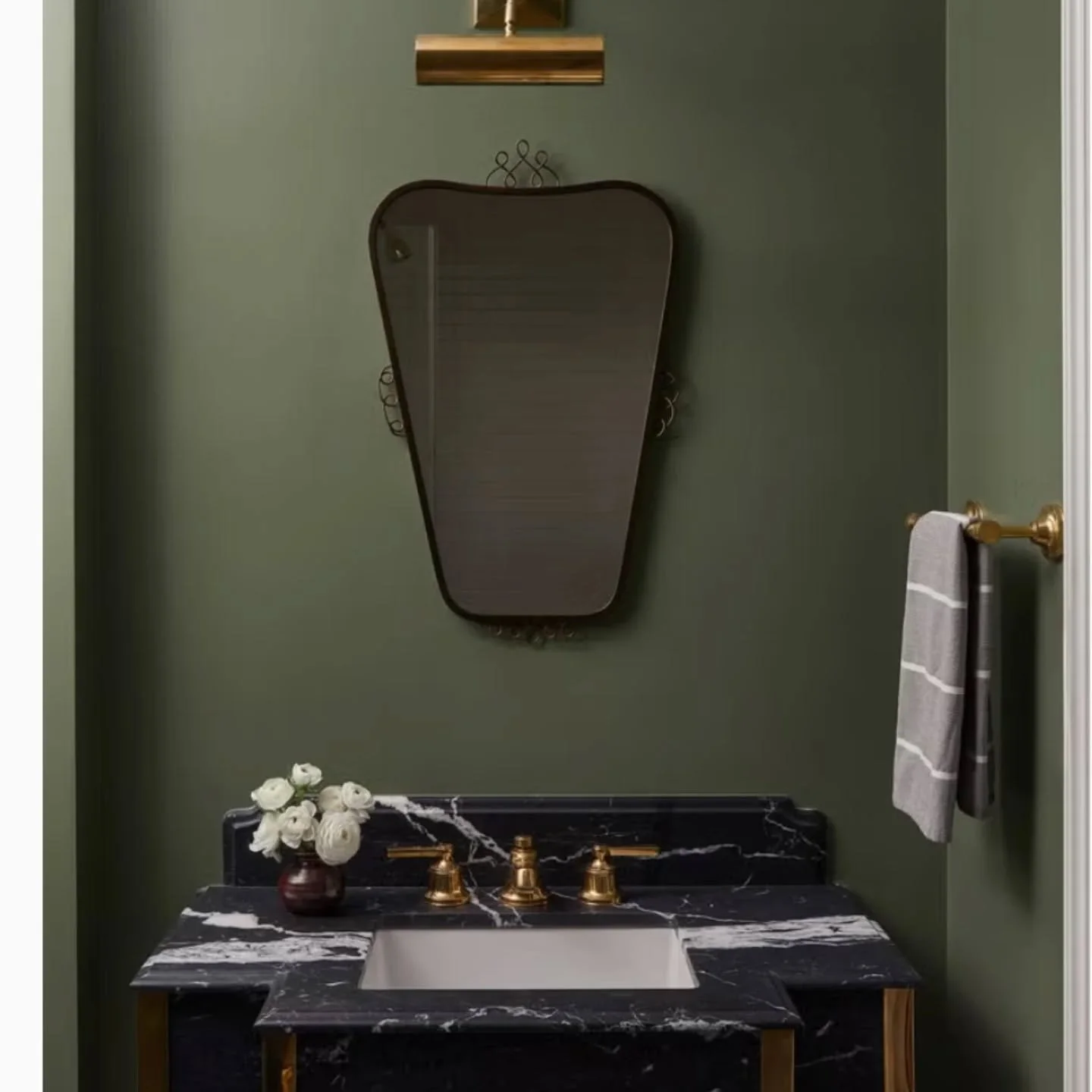 Color and wall.coverings creating artful bathrooms 
#ahdbathrooms #ahdpaint #ahdwallcoverings #ahdpower