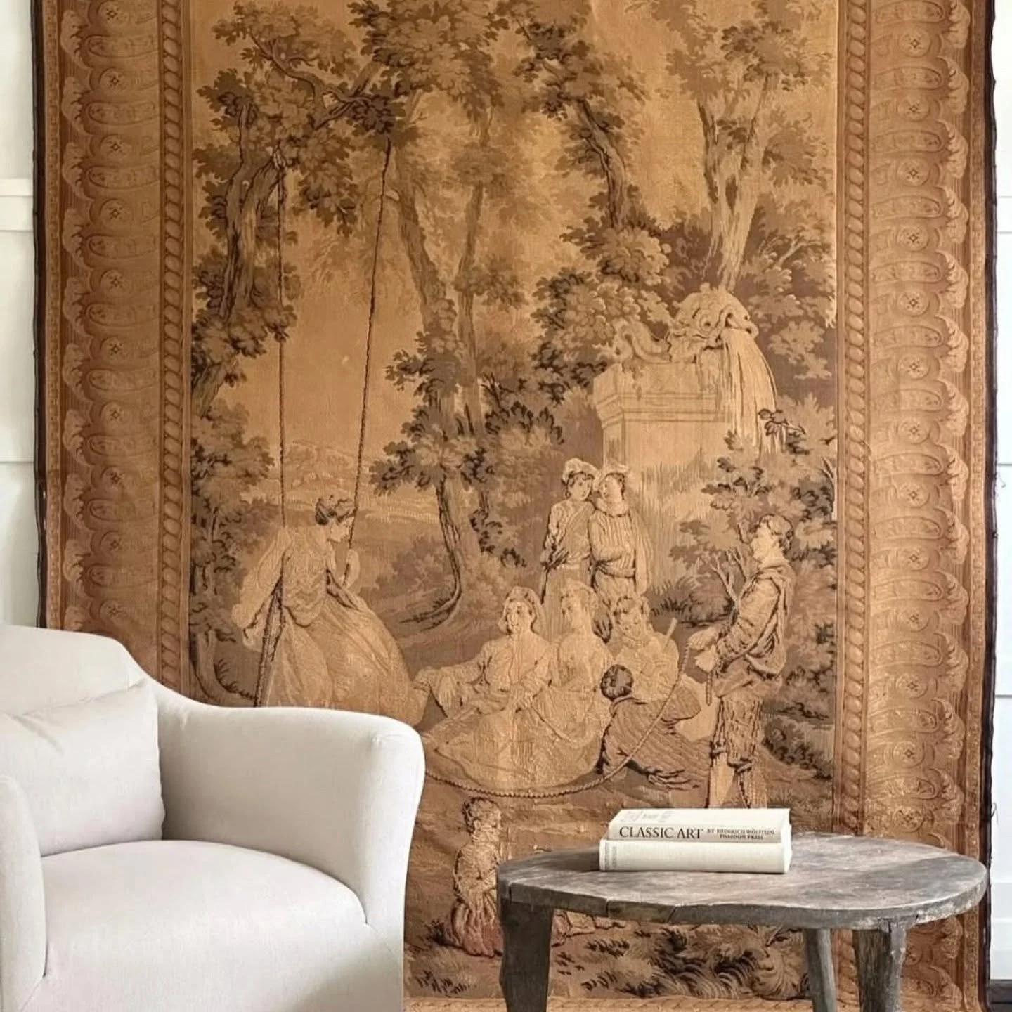Always drawn to European inspired spaces, with materials that get more beautiful as they age
#ahdfurnishings #ahdstyling