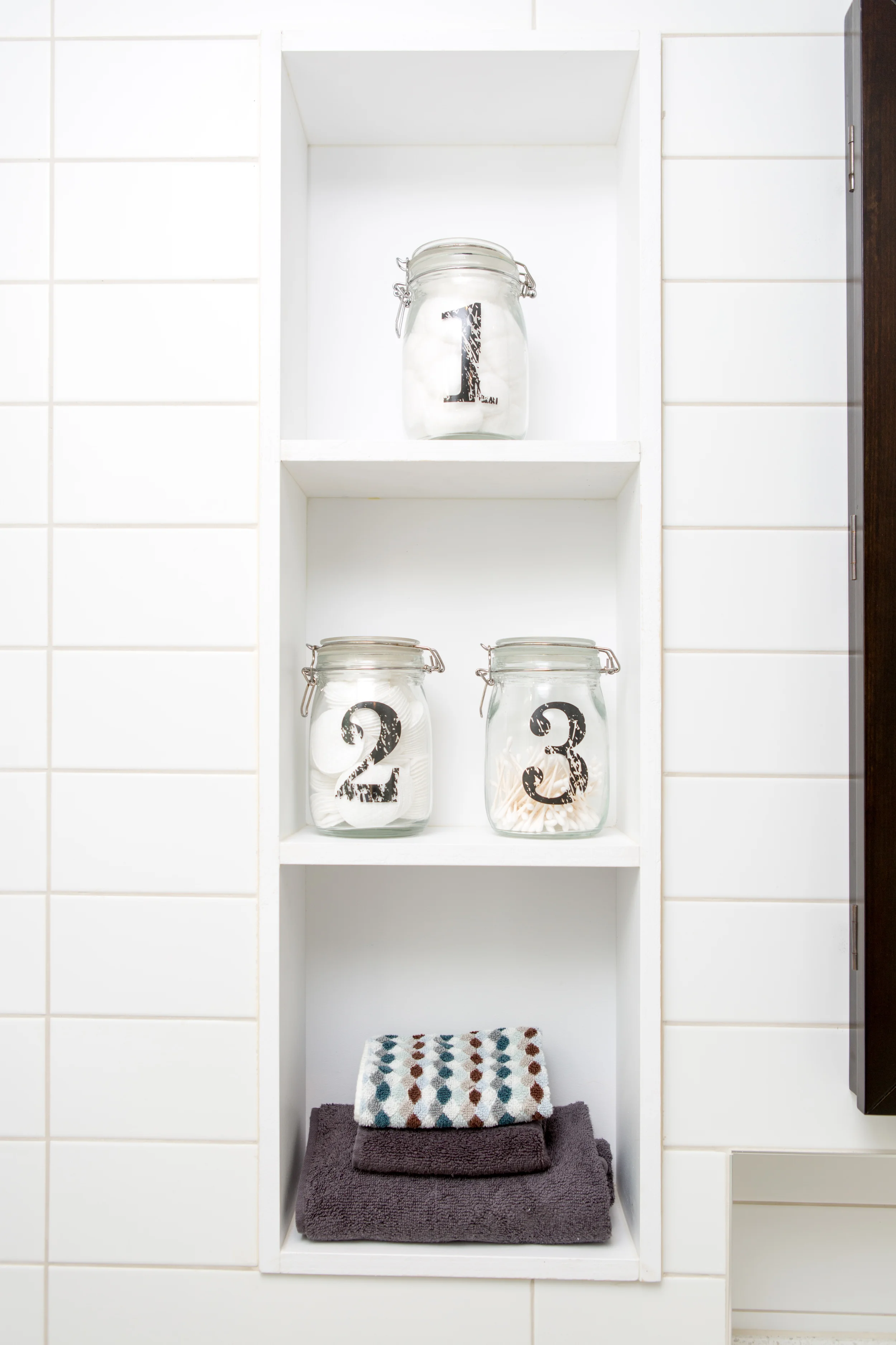 Niche above toilet