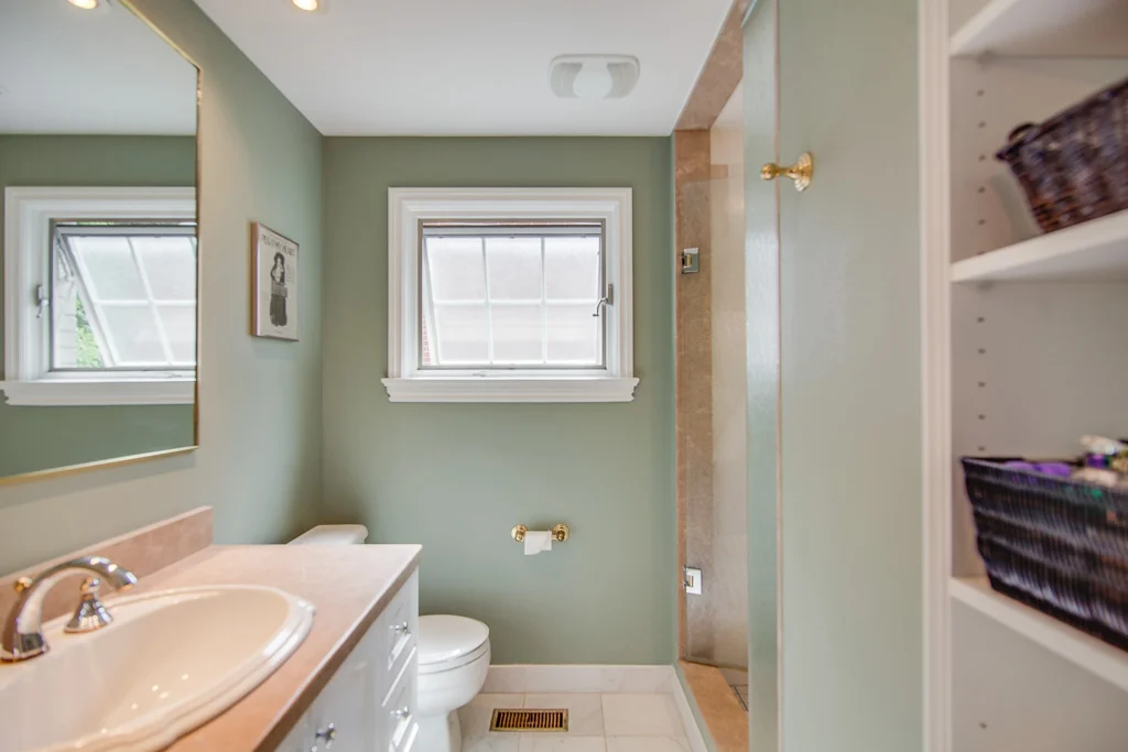 ensuite 42s.jpg
