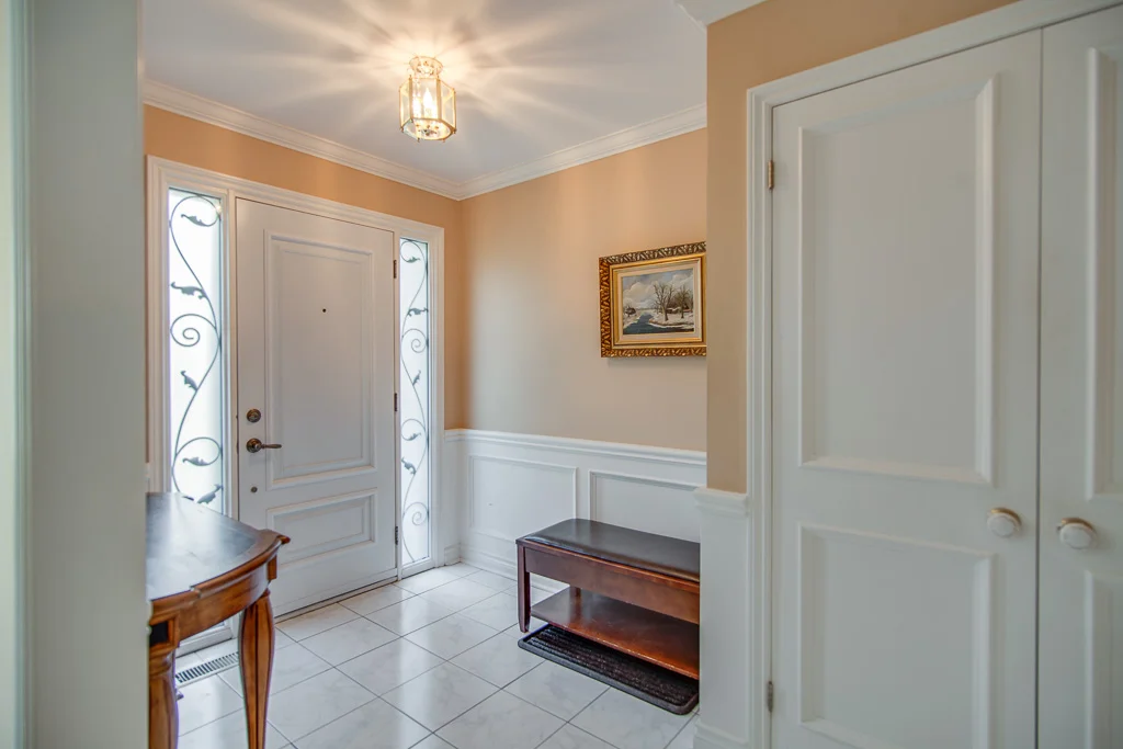 Foyer 42k.jpg