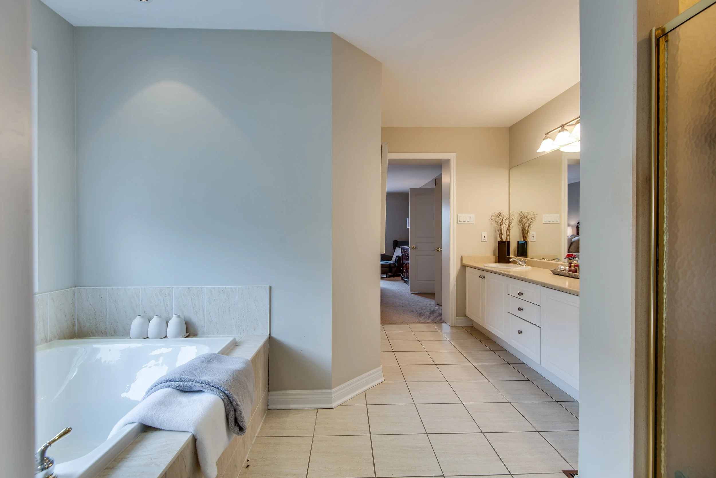 ensuite.jpg