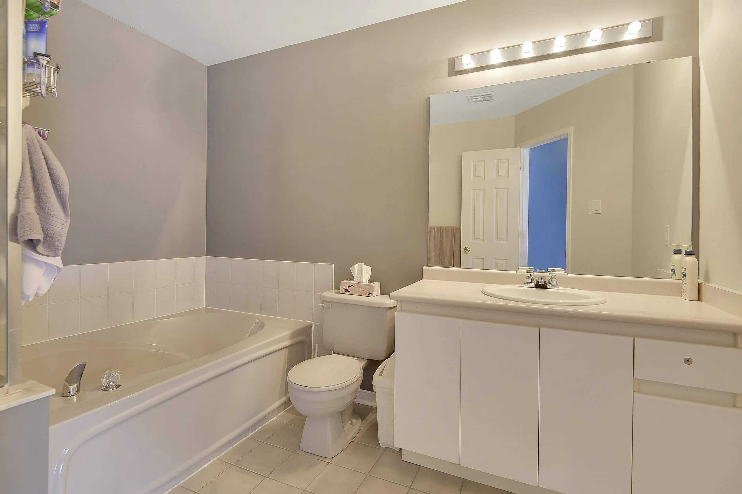 ensuite.jpg