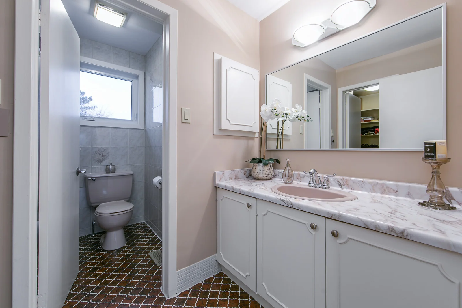 ensuite.jpg