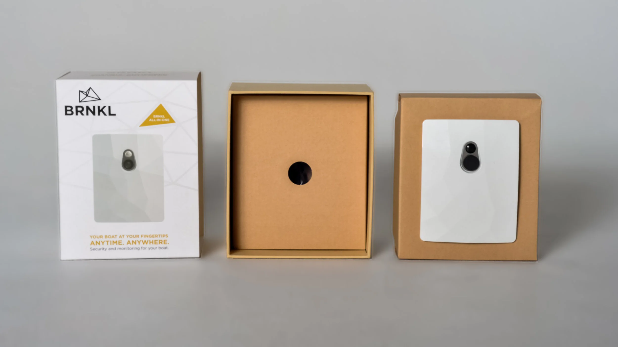 The result is a visually-grabbing packaging sleeve for the high-tech product, cohesive with the brand’s image and strategy.