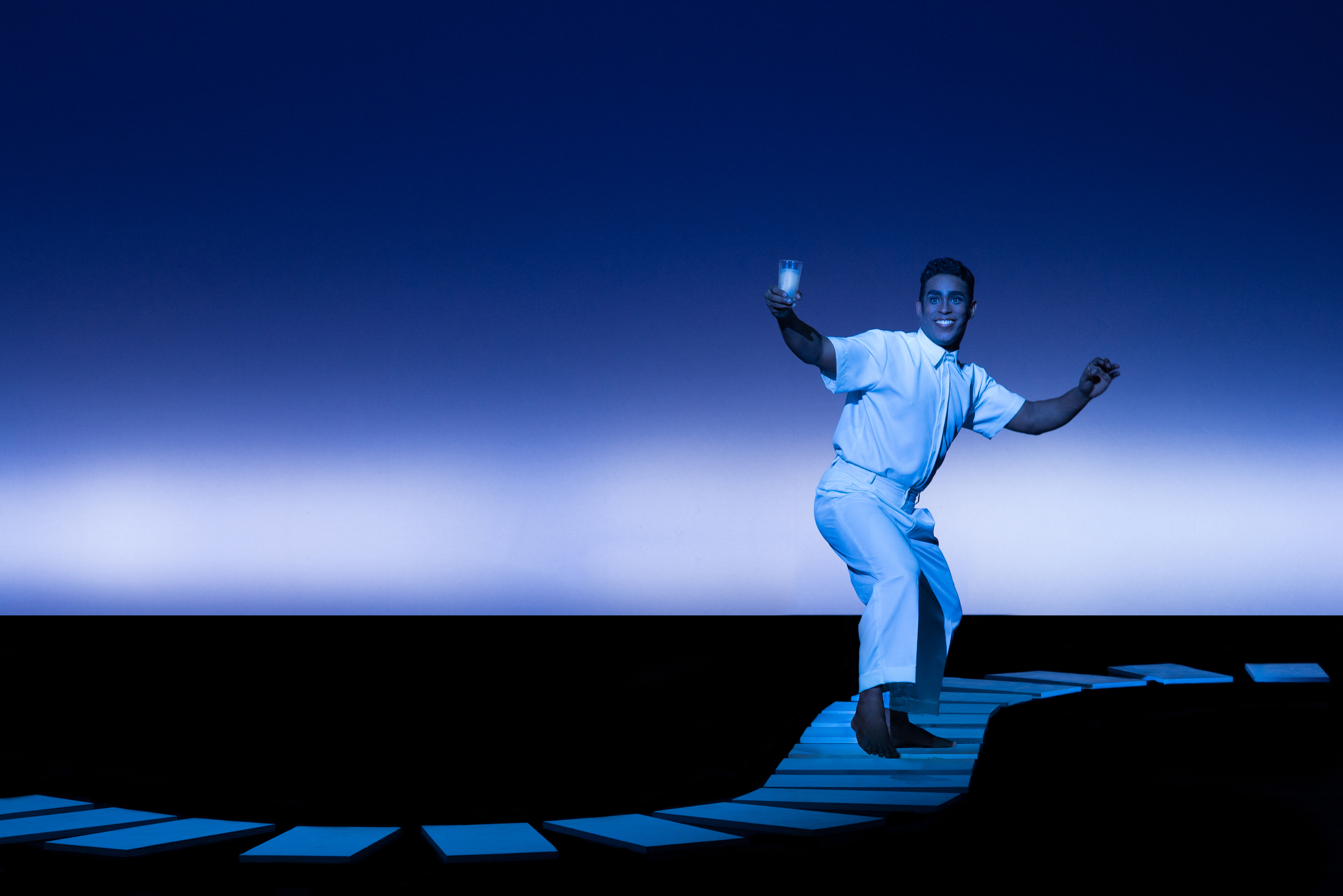 Scene IV B, Meeting of the Birds , Jhe Oliveira photo: Julian Mommert
