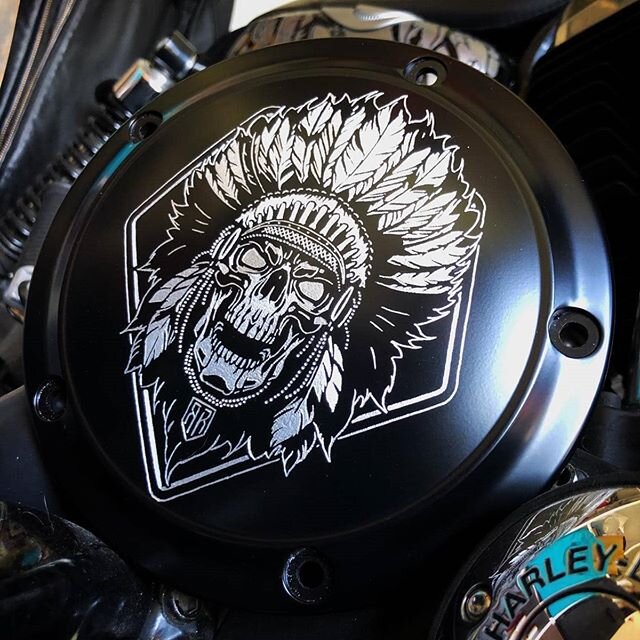 Fresh in from the talented @machina_designs and heading out to Waylon 🇺🇸 ⚡️Rebels Ride Moto Lifestyle⚡️
www.rebelsride.com/shop
💥Tag Us To Get Featured💥

#rebelsride #biker #clothing #bobber #bobbers #chopper #harley #hardtail #apehangers #london