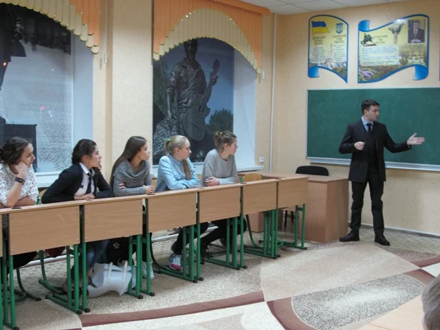 Peter J Cribley holds a free talk at the Model UN of Sanatorium Educational Complex 13. 