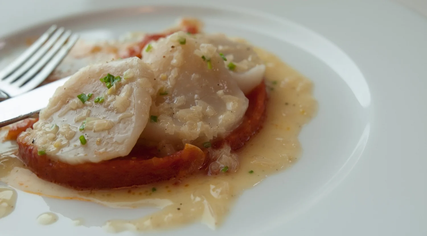 Barely Cooked Scallops with Tomato Compote and Champagne Beurre Blanc