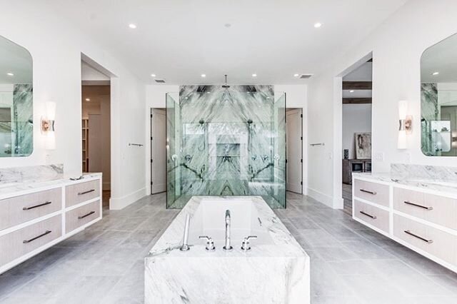 indoor vs. outdoor shower. what do you prefer? #arcadiabluedesign