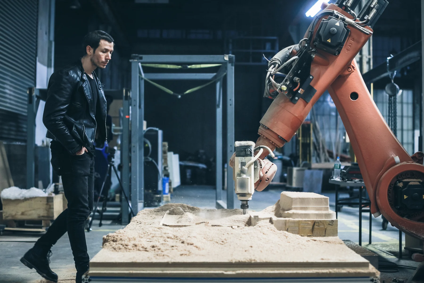 This new sculpture titled “Second Nature” has gone through several steps: cutting a natural tree once fully grown, removing its bark, slicing it into perfect pieces, machining it to thickness and then smoothing it, before bonding it together once again to create a sculptor’s block. The excess material then had to be removed step by step to carve and polish out a new and completely different tree.