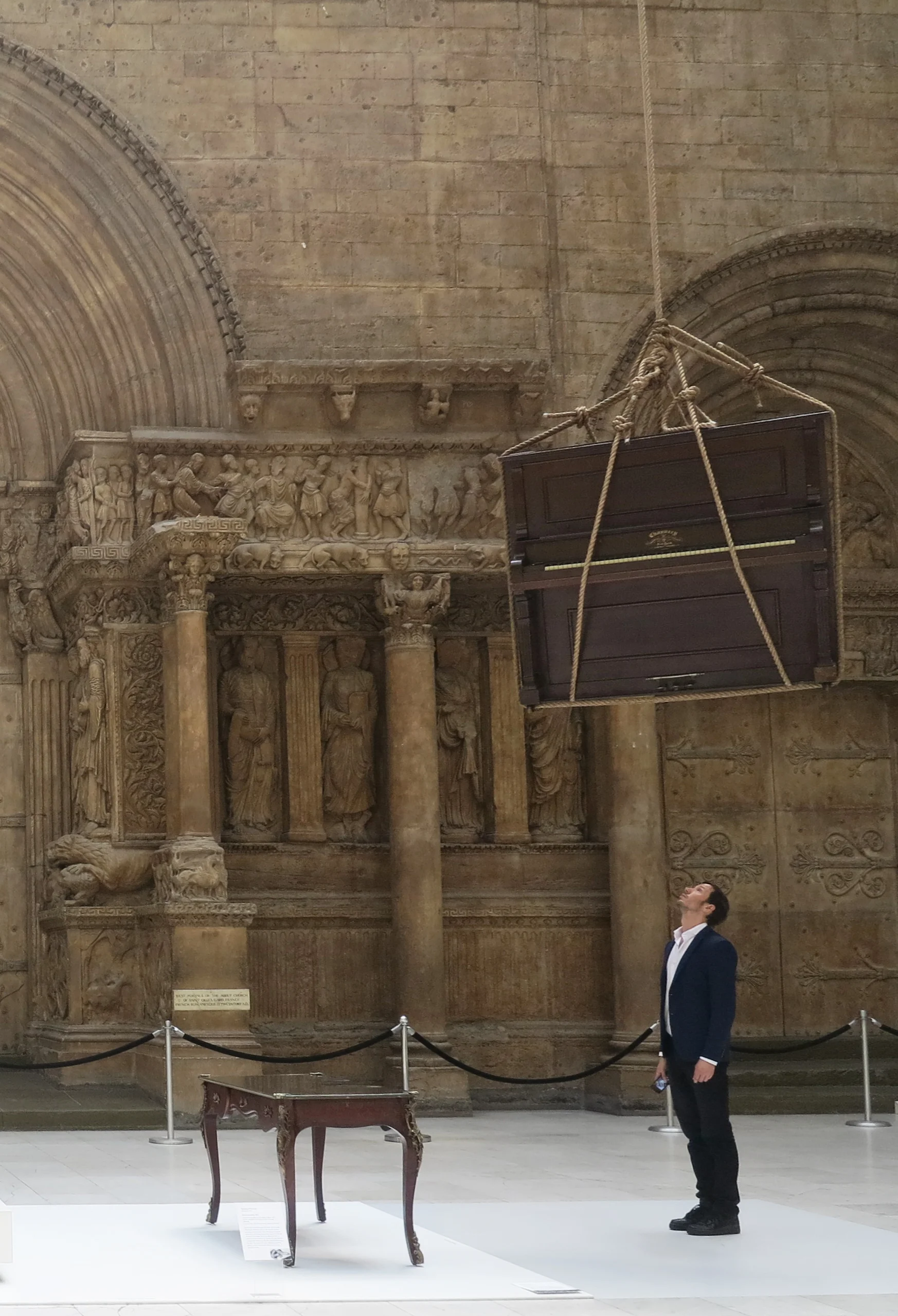2008 and 2014 Found piano and rope Dimensions variable Inside ErraZuriz’s studio, a real piano hangs from the ceiling, tied to ropes. As the artist explains: “The Piano works as a ‘Post-it’ that reminds me of the fragility of my life.” For years, the project was only an idea represented by a funny little drawing, until one day ErraZuriz saw a piano for sale for a mere 200 dollars outside a thrift store next to his studio. Impulsively he bought the piano, and together with the help of six friends and some rope, he managed to hoist it to the ceiling. The reality and huge weight of the piano suddenly stopped looking like a cartoon and became a very serious matter. The launch party at the studio included a sign on the floor that warned the visitor to stand under the piano at their own risk.