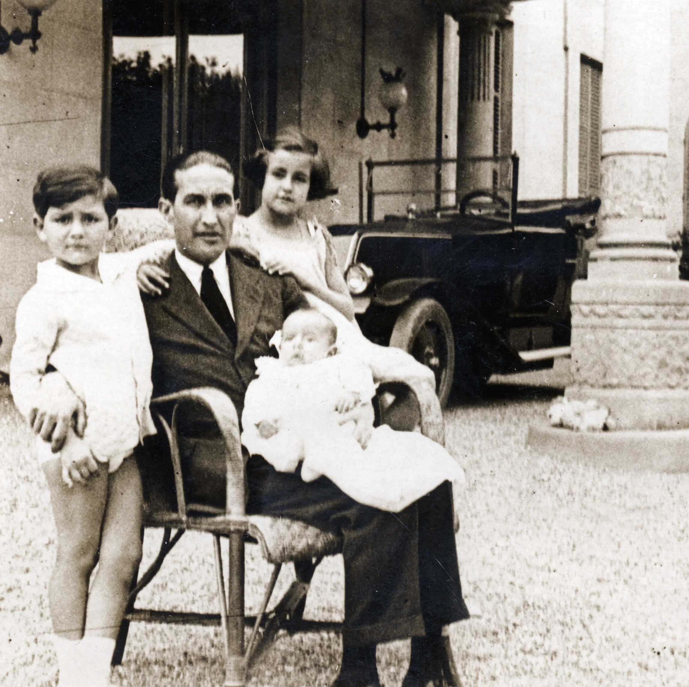 e. padre y hermanos.jpg