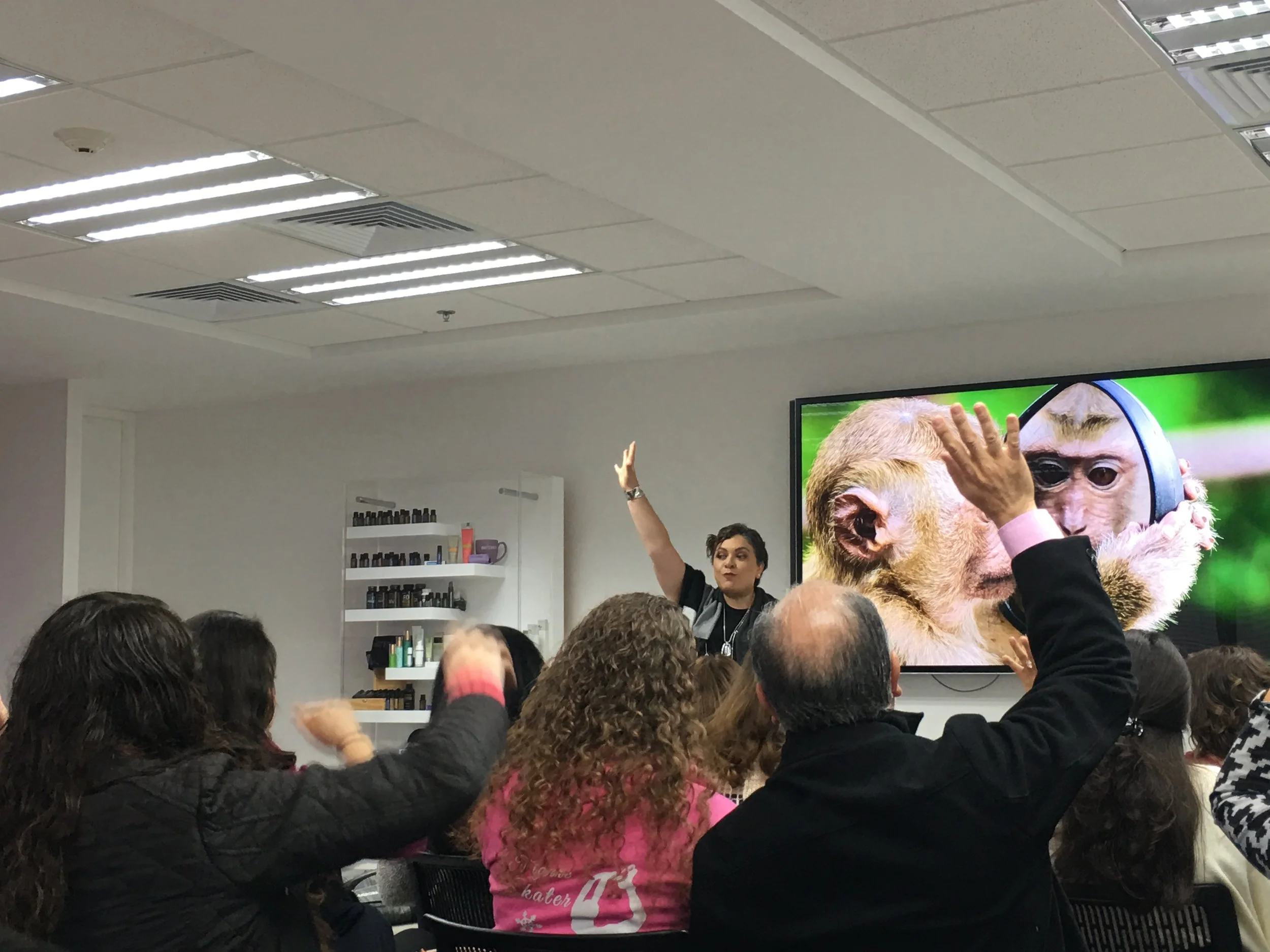 Conferencista charla a la medida.jpeg