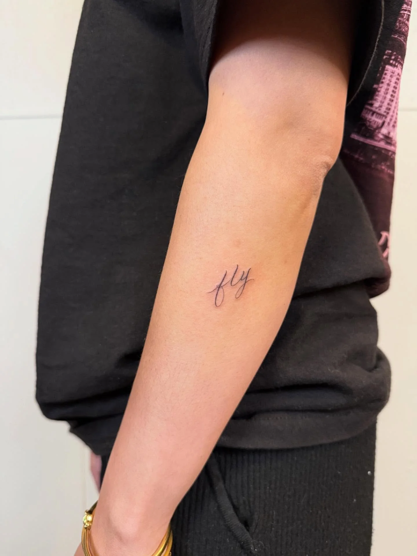 Possibly the most subtle Philadelphia Eagles tattoo ever?

This is blend of two styles that I call thurston and adelaide. (I&rsquo;ve broken down the custom script styles I offer into four categories&mdash;see my post from Dec 10, 2021 for more)

Tha