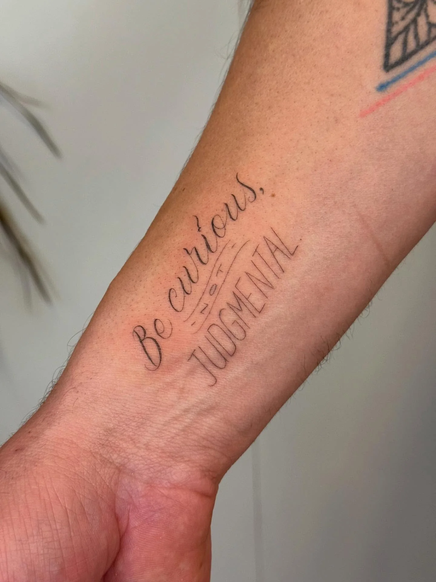 A mantra for himself and a piece for his dad. Steve&rsquo;s dad has been drawing this roadrunner character for decades! It was a pleasure to tattoo it on Steve along with his dad&rsquo;s handwriting. 
I enjoyed designing the script/typography for the