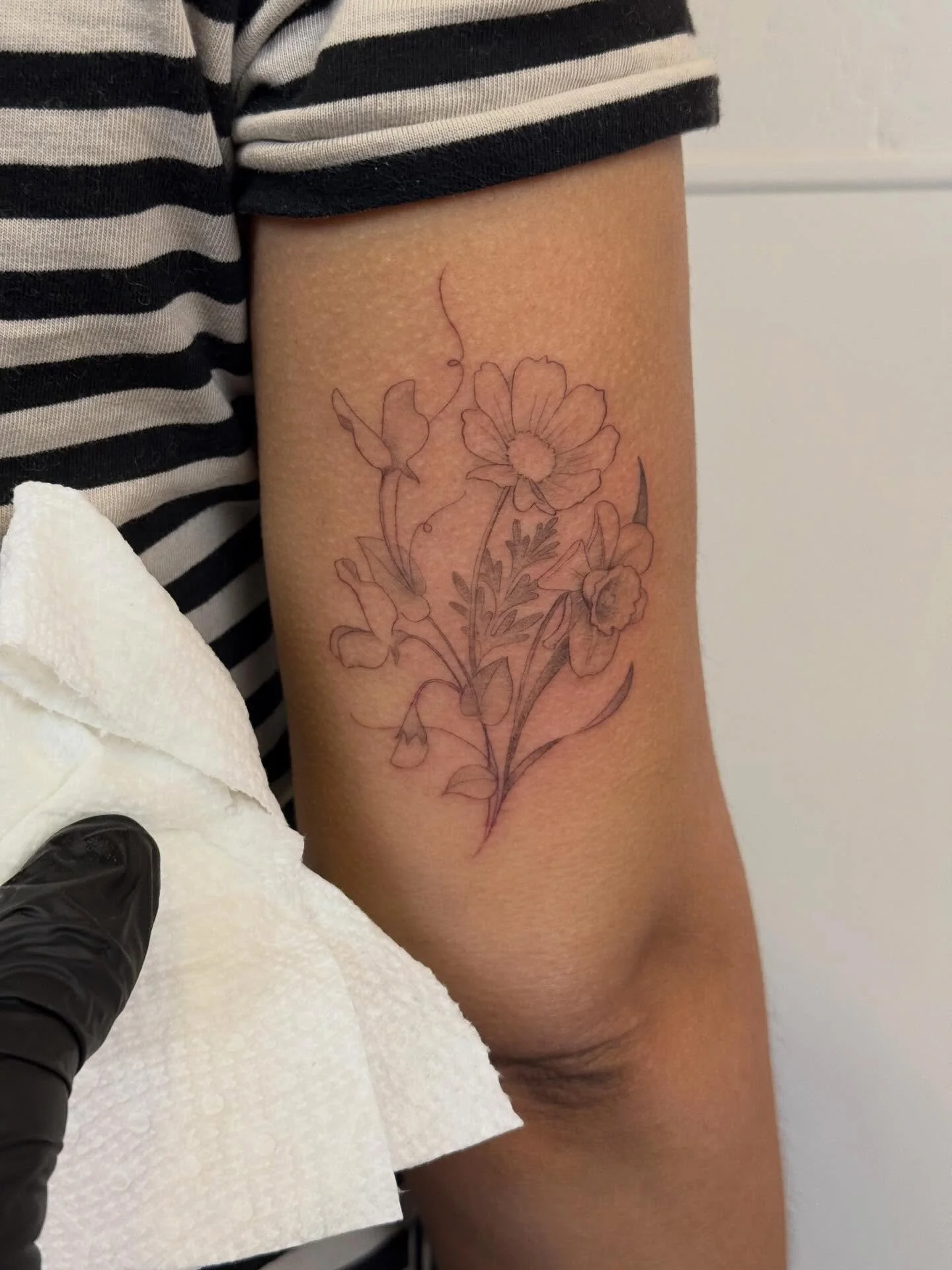 Sweet pea, cosmos, and narcissus. Thank you, Tajah! 

#nofilter #singleneedletattoo #finelinetattoo #philadelphia #rabbitear