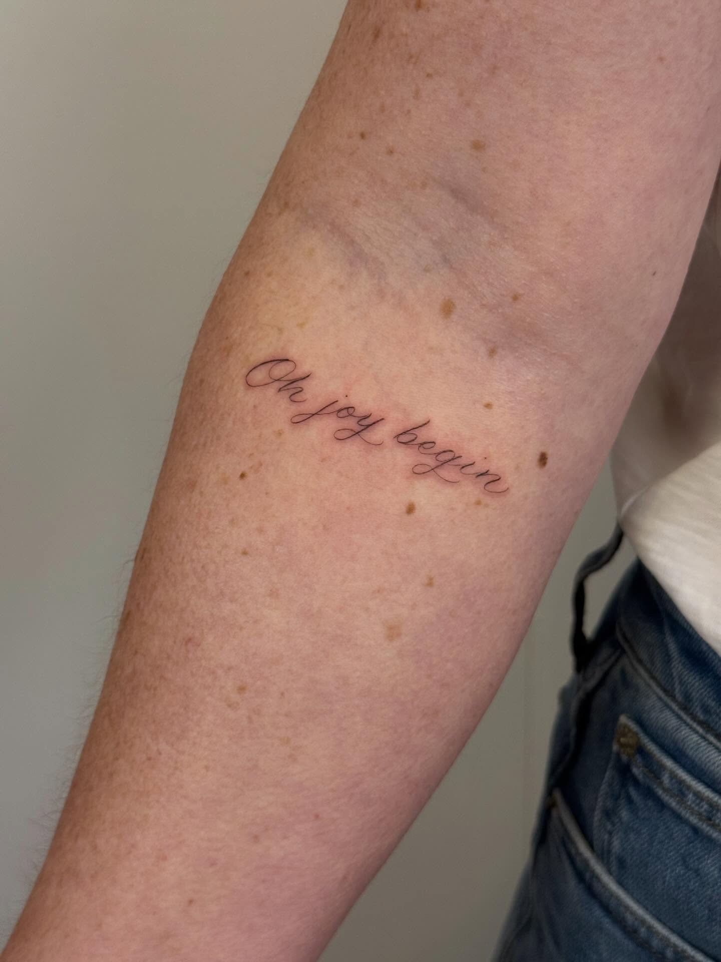 &ldquo;Oh joy begin&rdquo; 
Thank you, Shannon! 

#nofilter #scripttattoophiladelphia #singleneedlescript #finelinescript #rabbitear