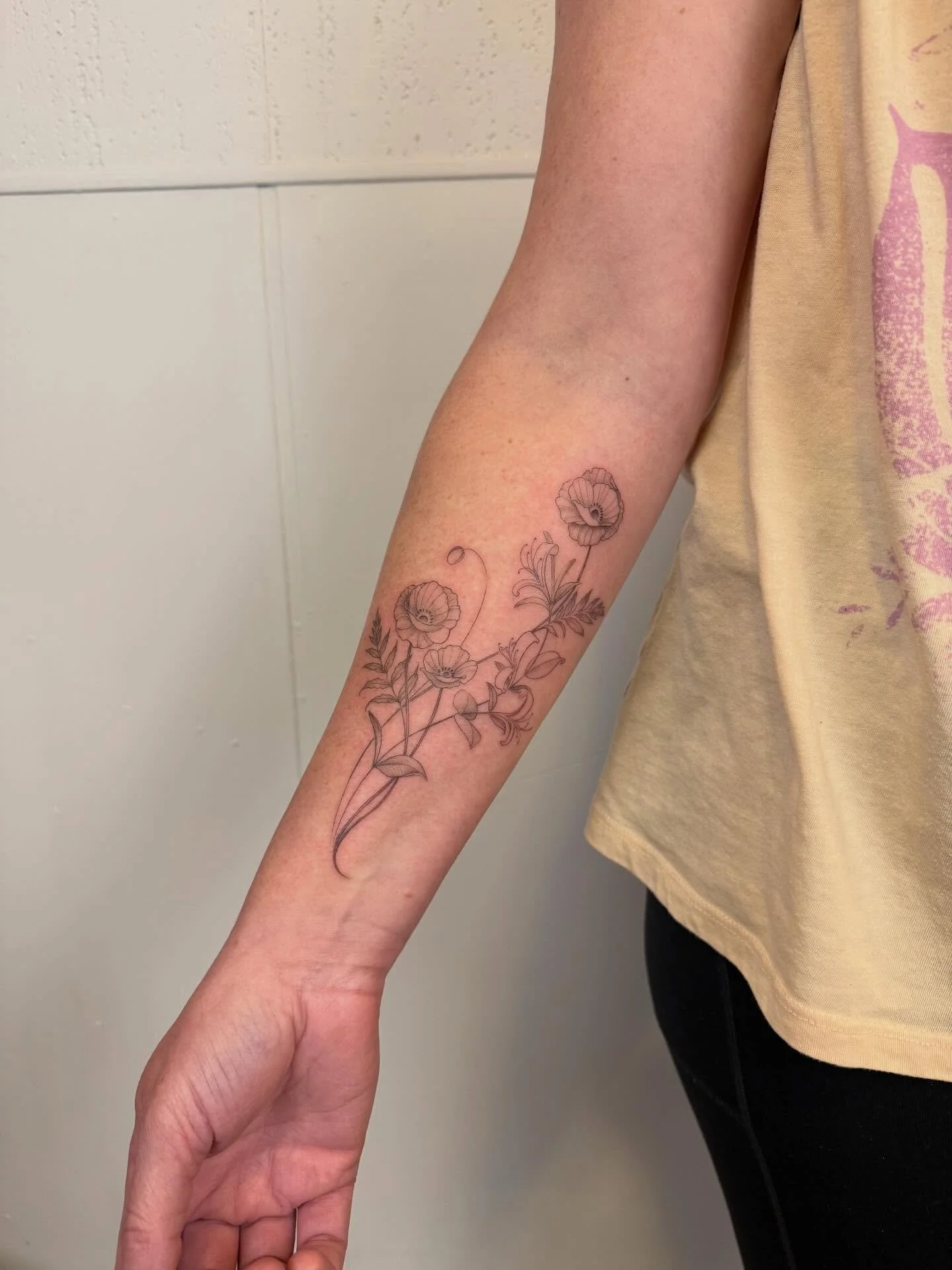 Honeysuckles and poppies for her first tattoo, for her kids. Thank you, Jenna! 

Made at my studio @rabbiteartattoo in Philadelphia. 

#nofilter #singleneedletattoophiladelphia #finelinetattoophiladelphia