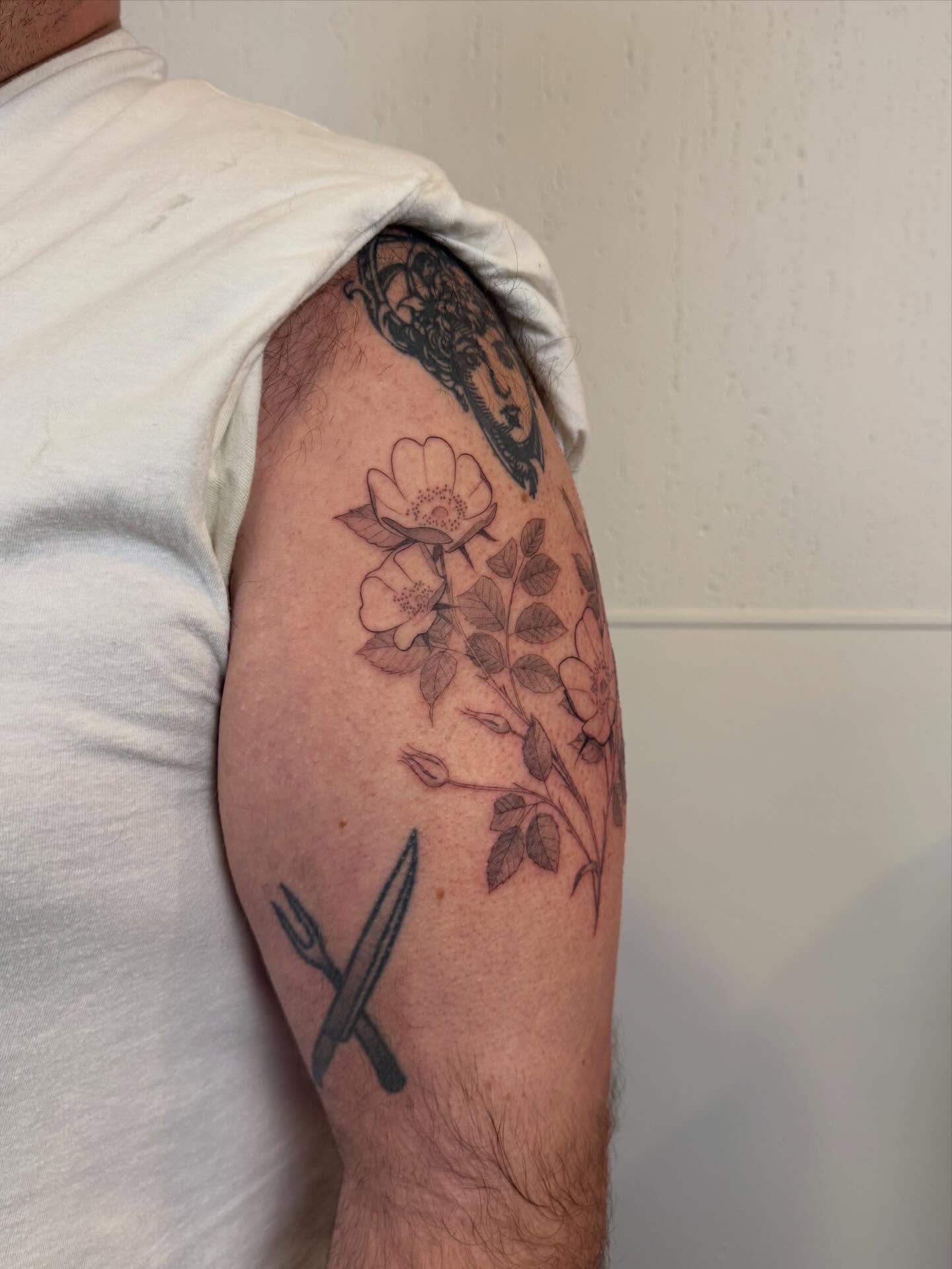 I learned about agrodolce today, which is a term that describes a Sicilian sauce (agro=sour dolce=sweet) and also life. 

Coming up on 10 years of sweet times with @michael.v.ferreri! Today we made this wild rose tattoo for his mom. 

Thank you, Mich