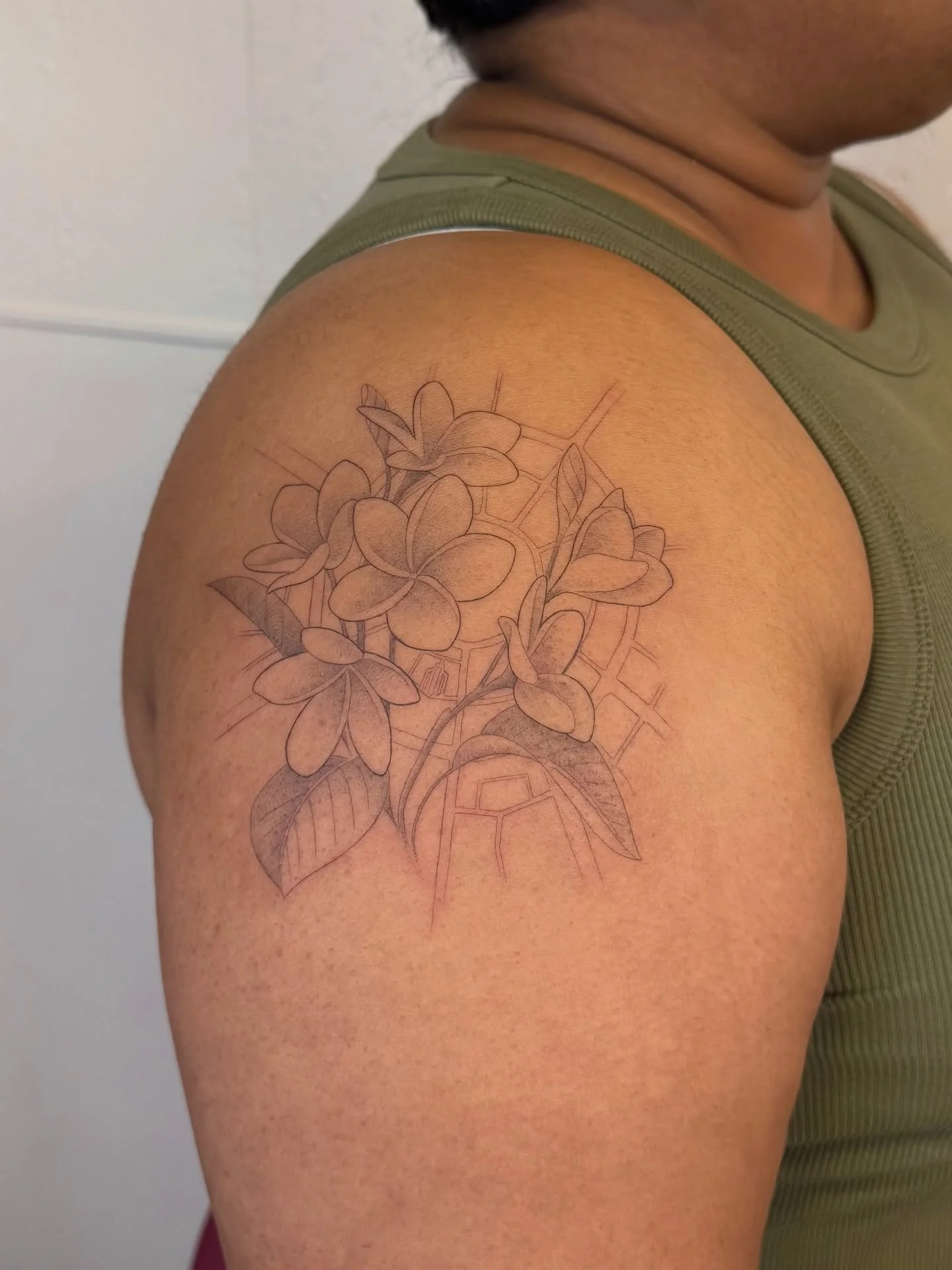Honoring a friend&rsquo;s memory with temple tree flowers and a map of Connaught Place in Delhi 
 
Thank you, Anusha! 

#nofilter #finelinetattoophiladelphia #rabbitear