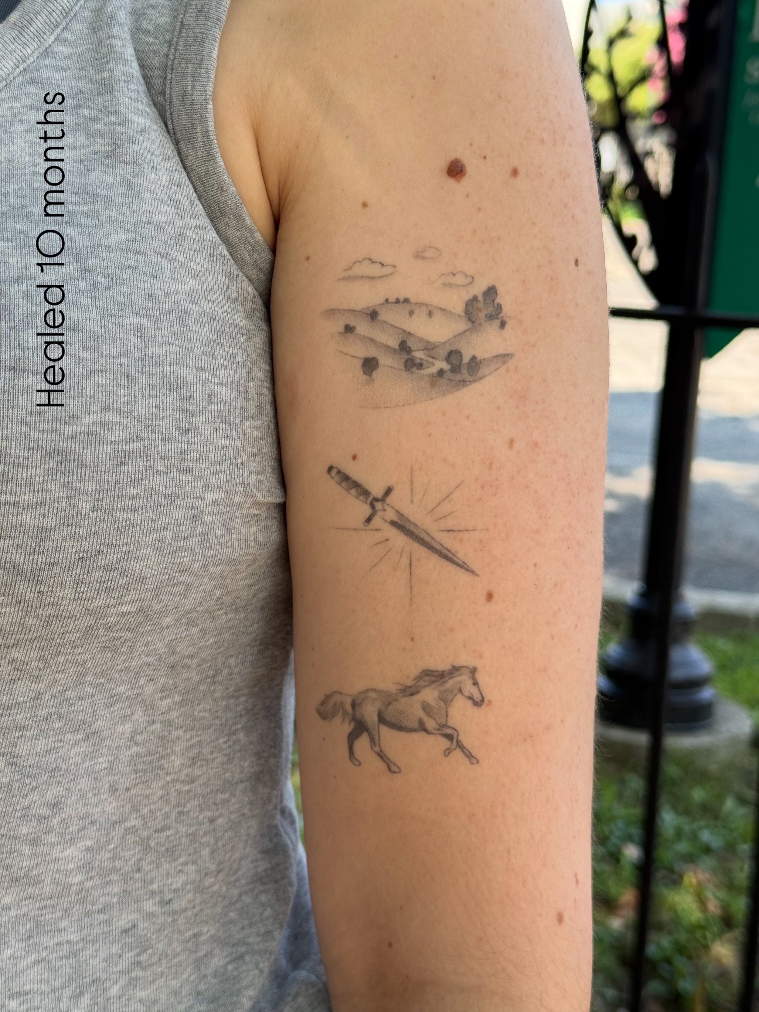 Sometimes it&rsquo;s late July and you run into Andrea at the farmers market, and then you go home with blueberries, cherry tomatoes, and pictures of two healed tattoos! Thank you, Andrea! 
 

#nofilter #healedtattoo #singleneedle #finelinescript #ph