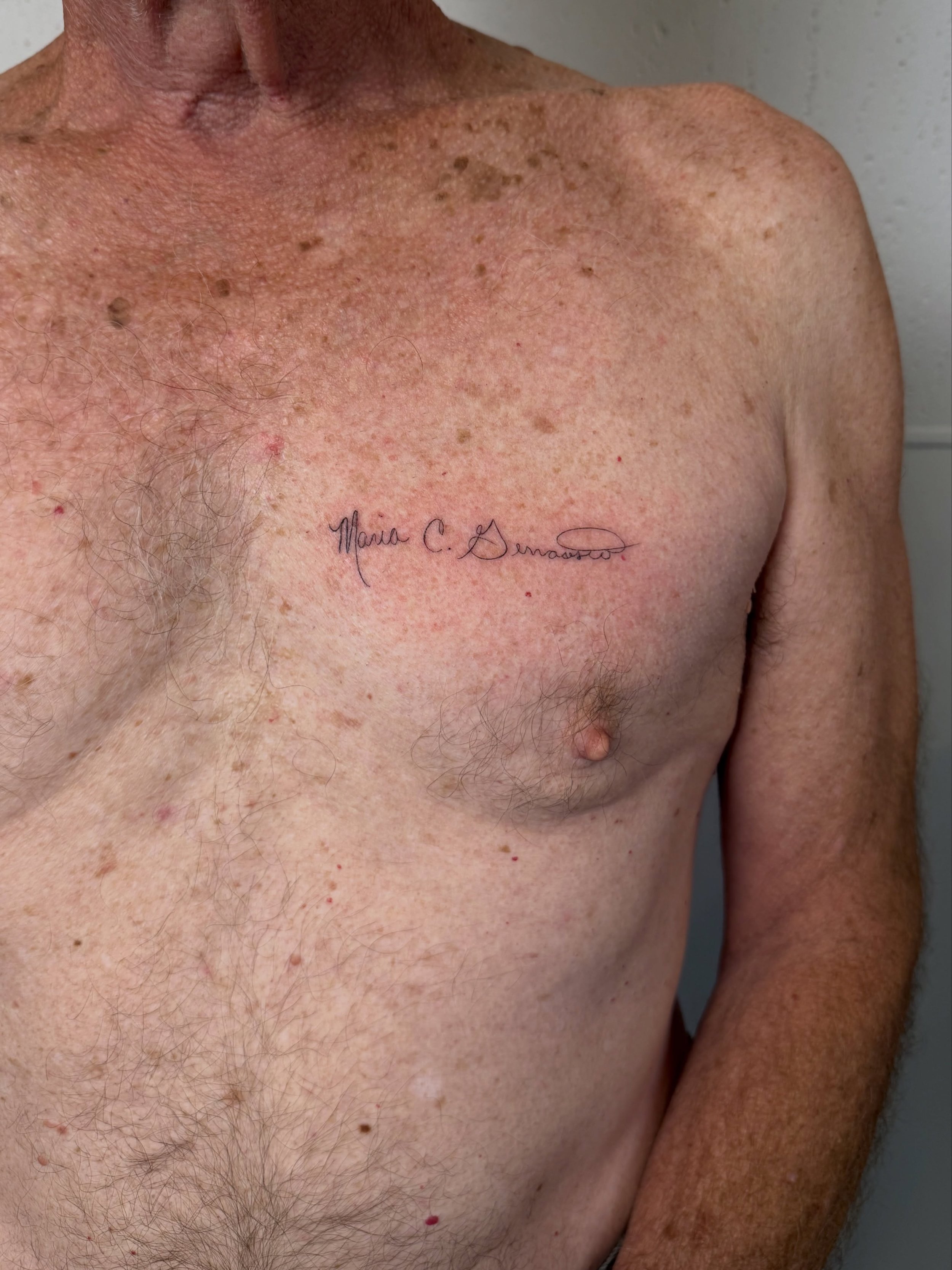 His daughter&rsquo;s signature over his heart.

One client:one artist in the studio allows space for sharing stories and feeling emotions. I try not to take for granted the luxury of tattooing at @rabbiteartattoo. 

Thank you, Alex!

#nofilter #handw