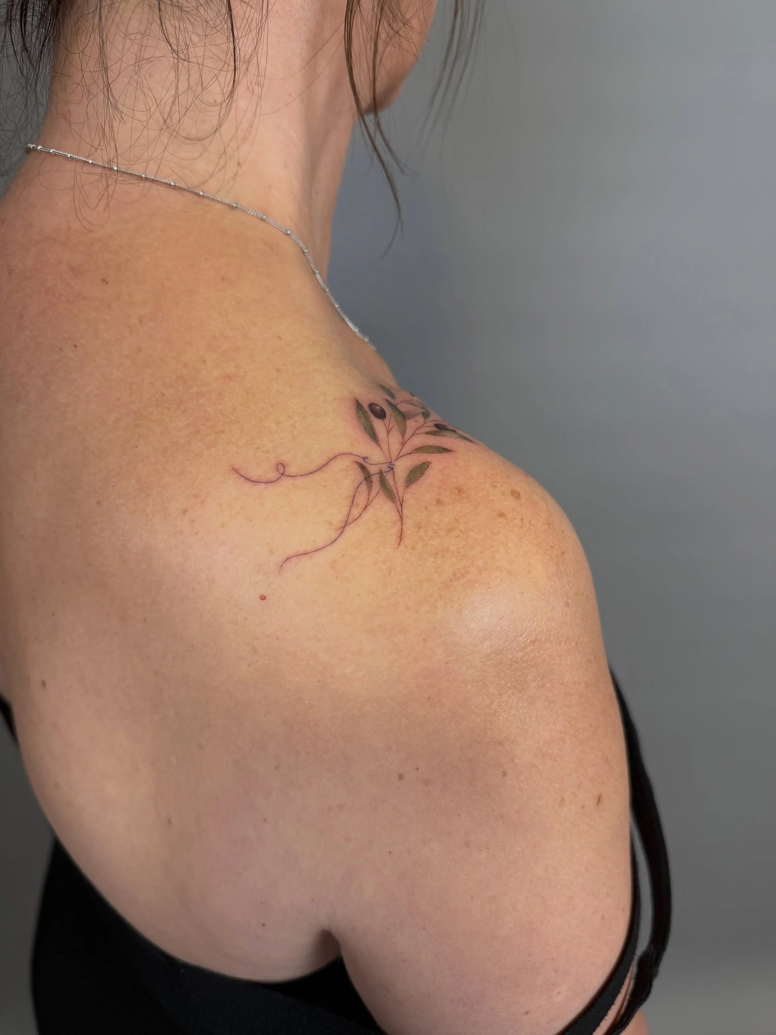 Olive branches tied with a Greek-flag-blue string. Occasionally I do some color and I think it looks good!
Thank you, Daria! 

To request an appointment, complete a form on my website November 1-3. If you have any questions please ask! 
 
#nofilter #