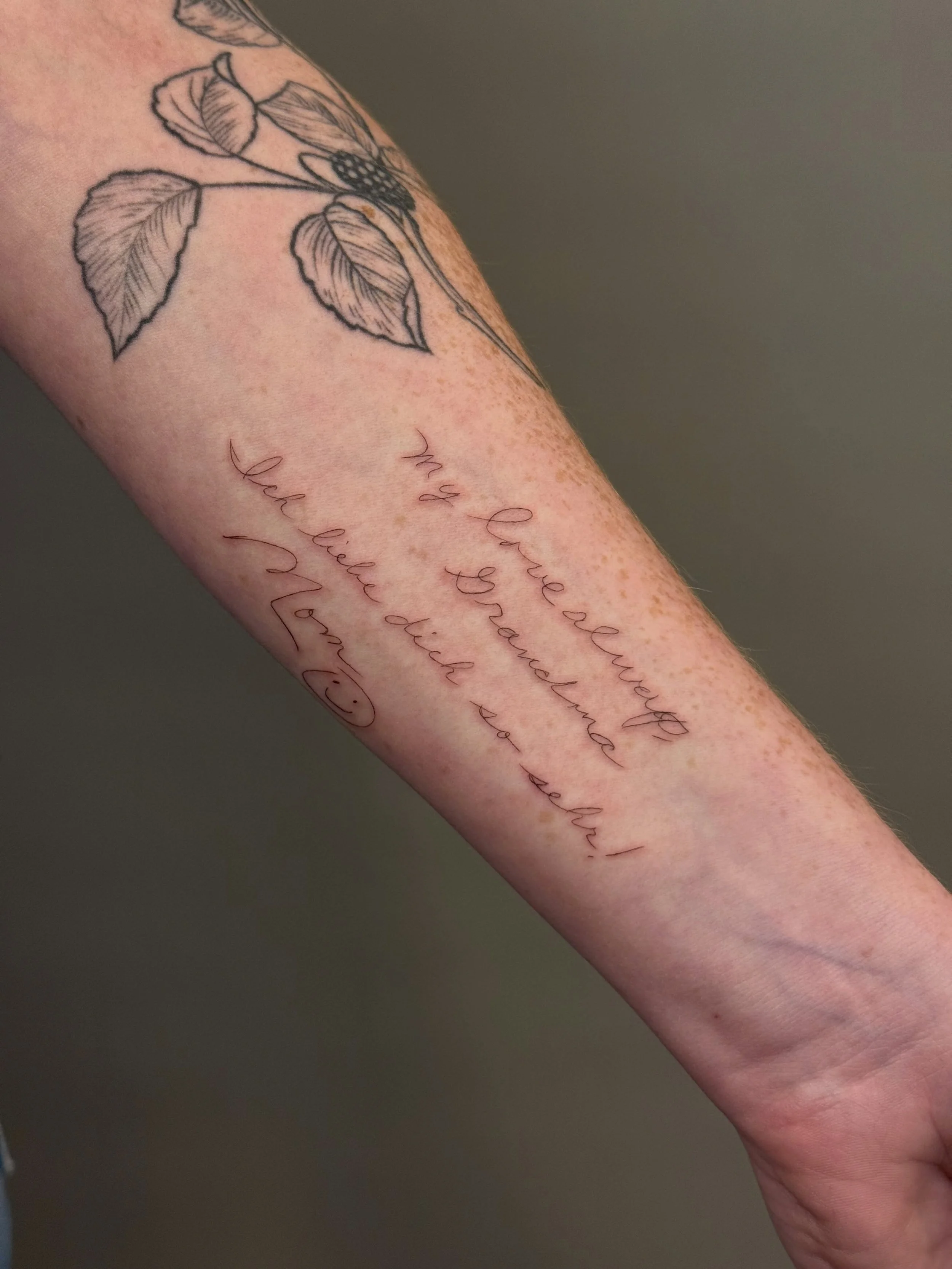 Her mom&rsquo;s and grandma&rsquo;s handwriting. The blackberry branch is healed 4 years. Thank you, Kaitlin! 

If you want to get a handwriting tattoo, fill out an appointment request form on my website November 1-3. 
And if you have any questions a