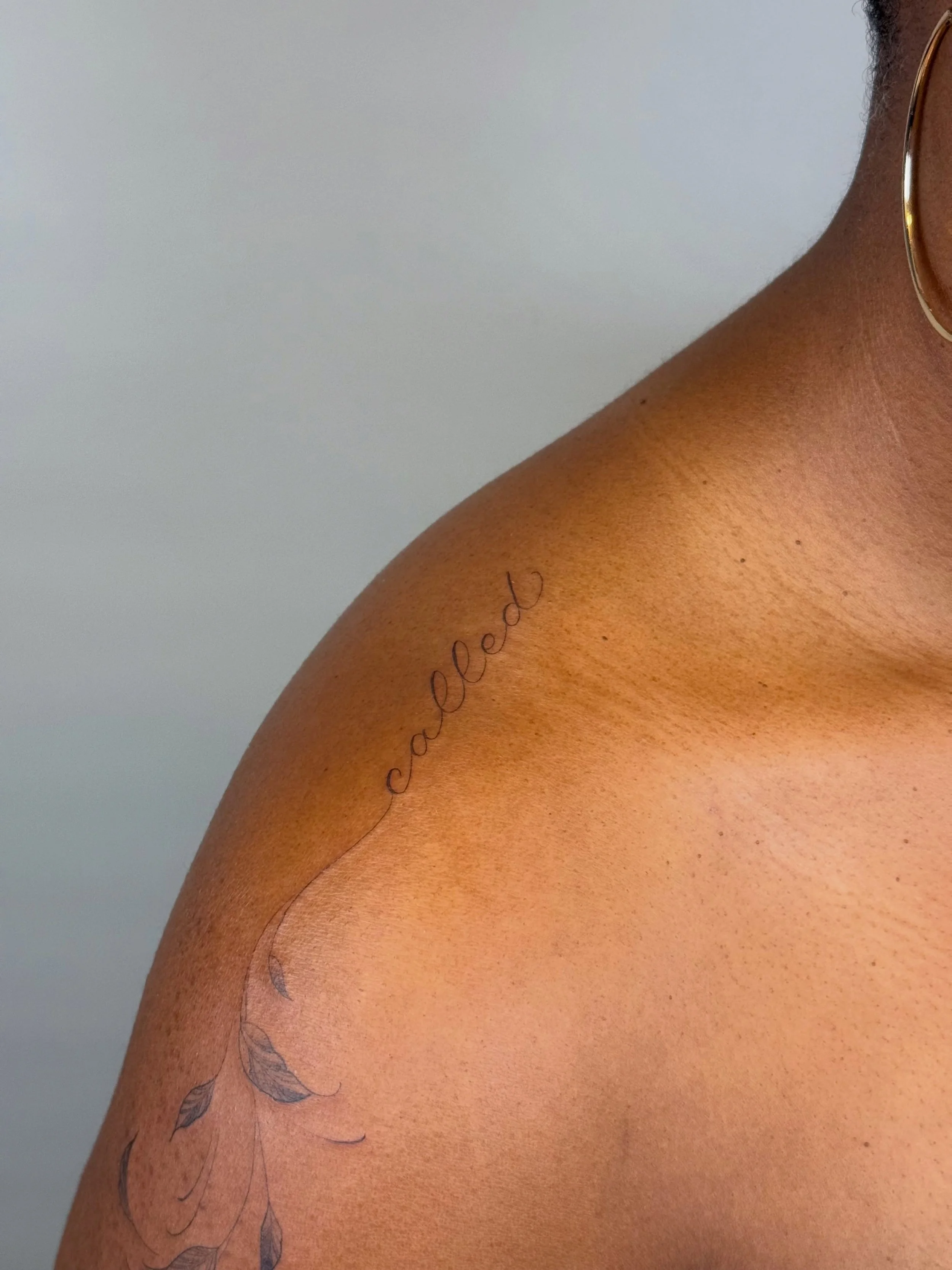 Thank you, Jocelyn! 

#scripttattoo #handdrawnscript #finelinescript #singleneedlescript #philadelphiascripttattoo