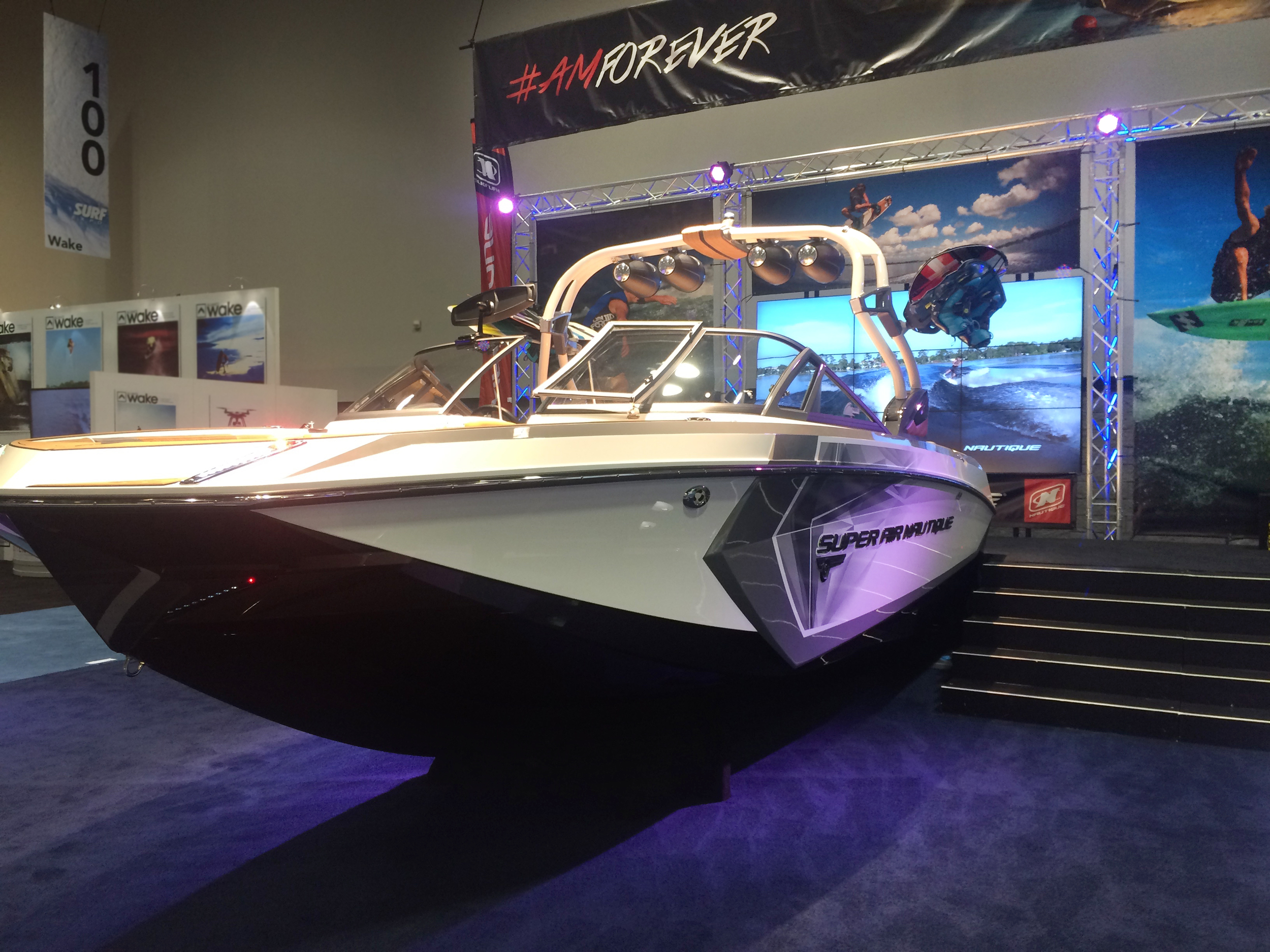  Simple but cool boat display from Nautique that made it feel like the wake was really right behind it. 