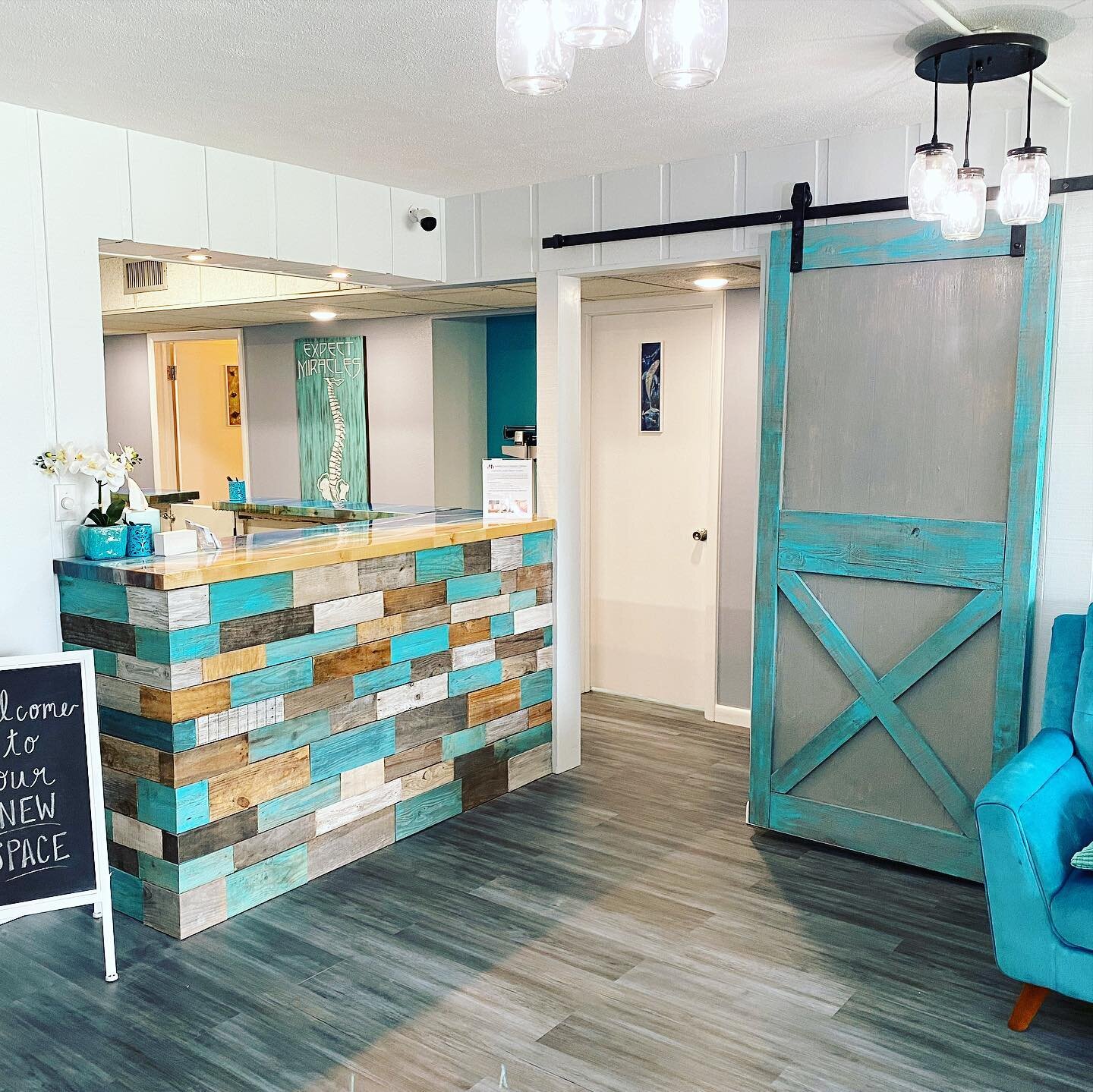 Got our hands dirty making this custom pallet wall counter and ocean resin poured top for our beach-loving friends at @spauldingwellness in Sanford, FL. We consulted on the space, the colors, and office layout. We also painted this reclaimed barn doo