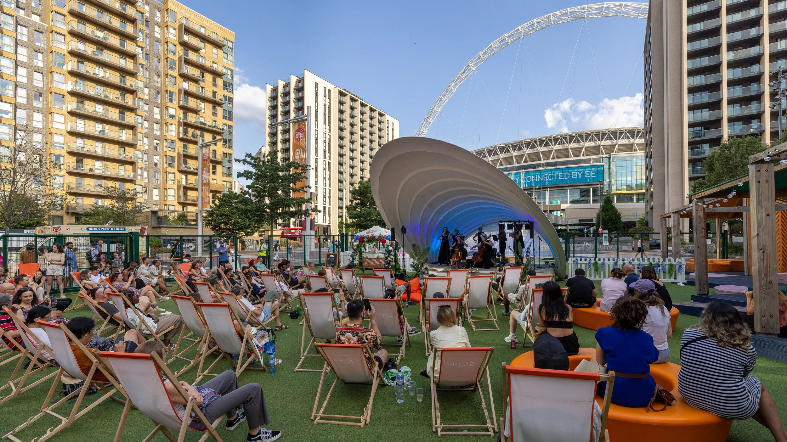 Coldplay tribute Wembley Stadium strings