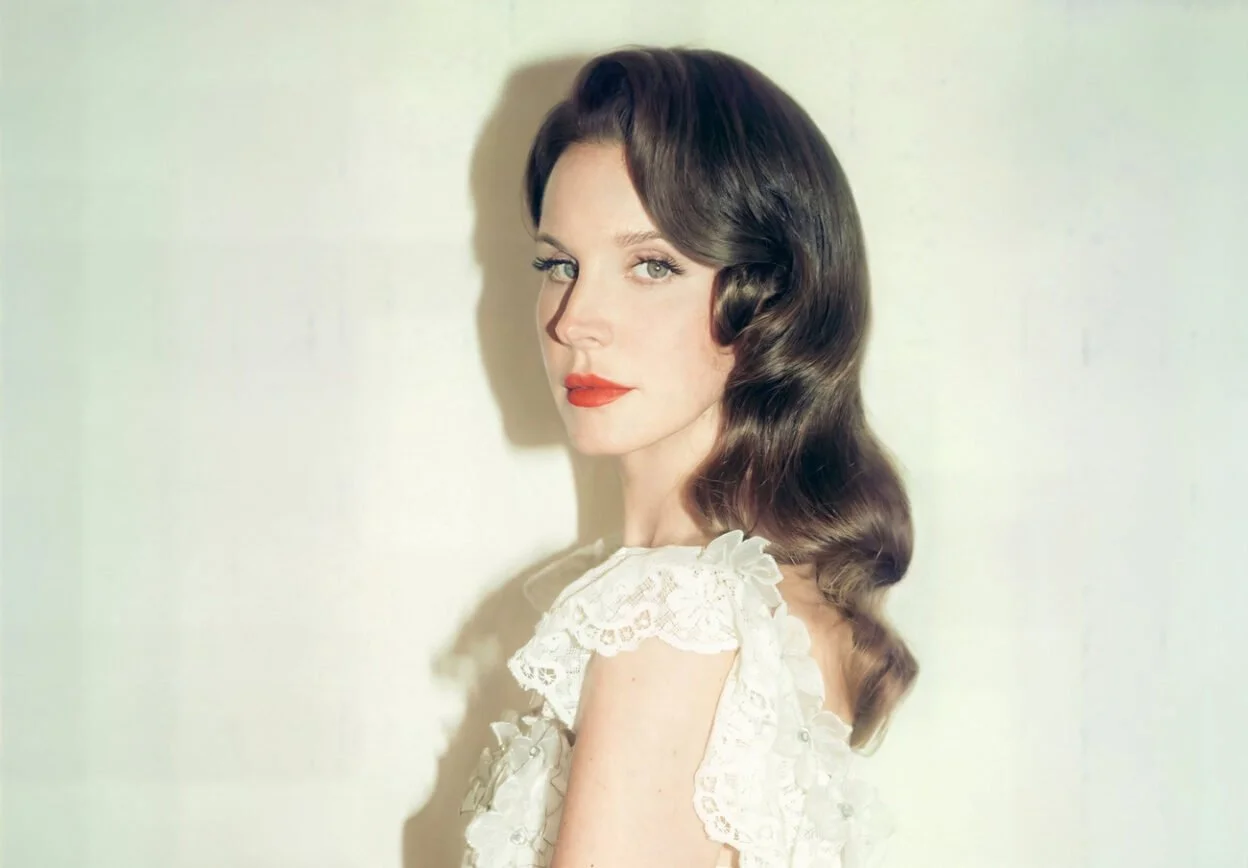 Lana Del Rey cinematic dark academia string quartet music for London weddings.