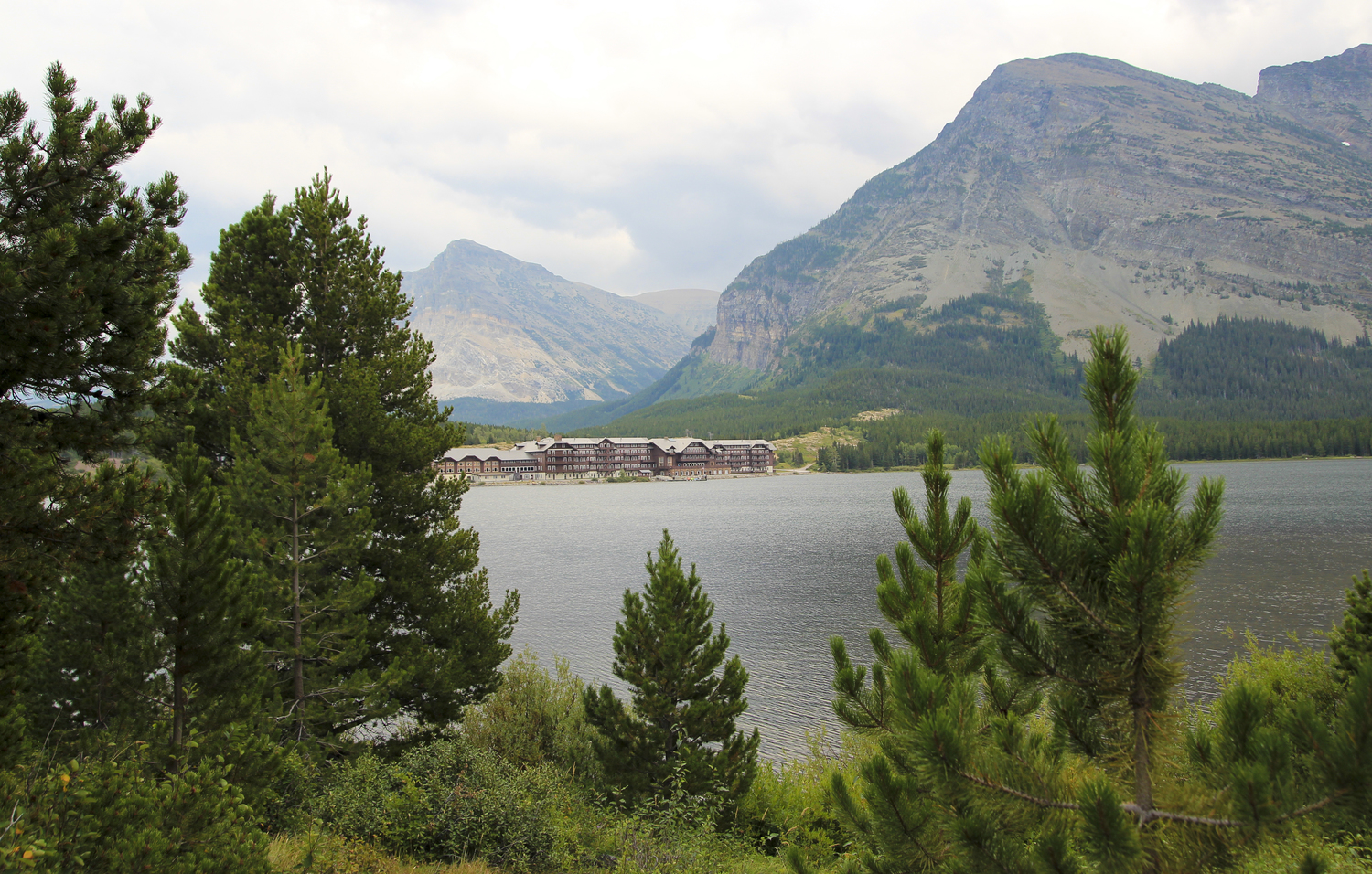 chrissihernandez_travel_glacier_hotel.jpg