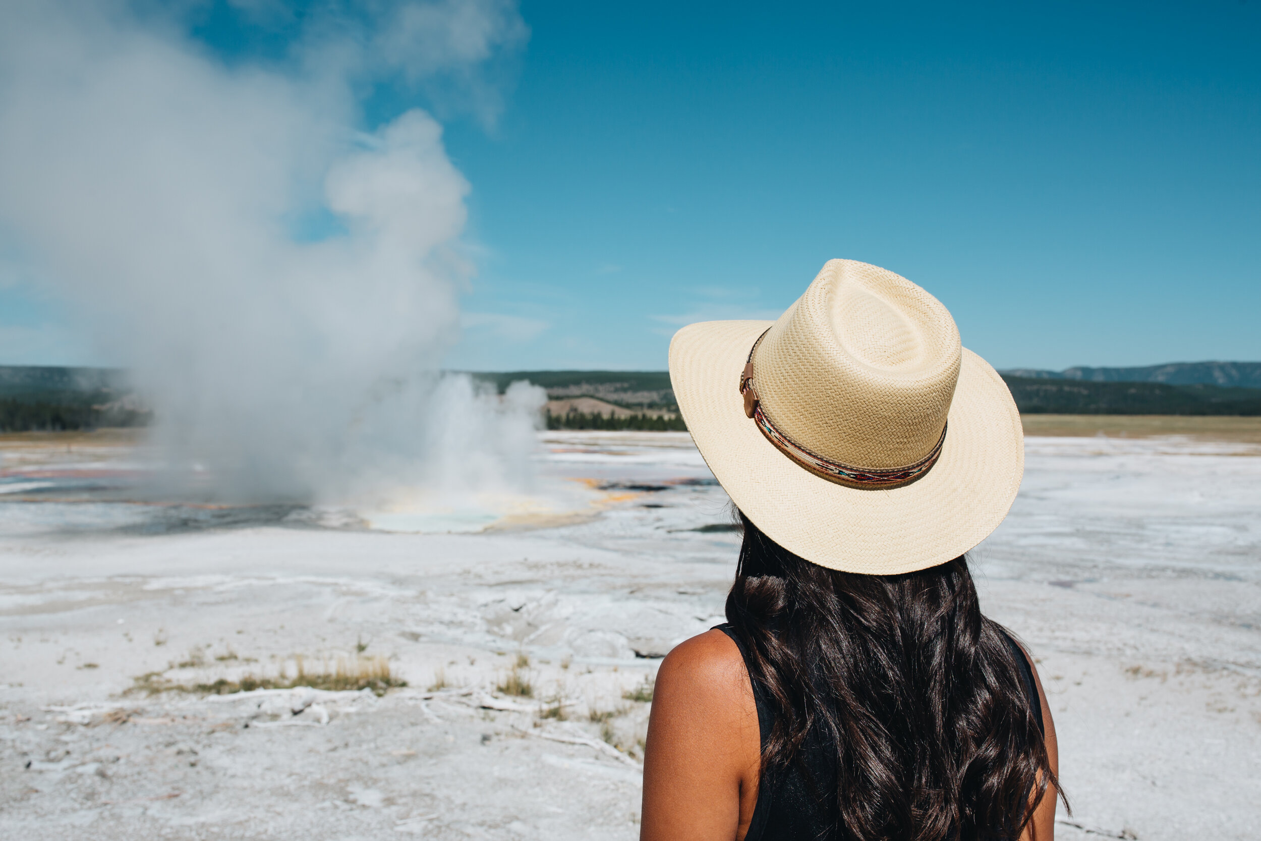 Explore the Geysers and Hot Springs of the Fountain Paint Pots Trail 