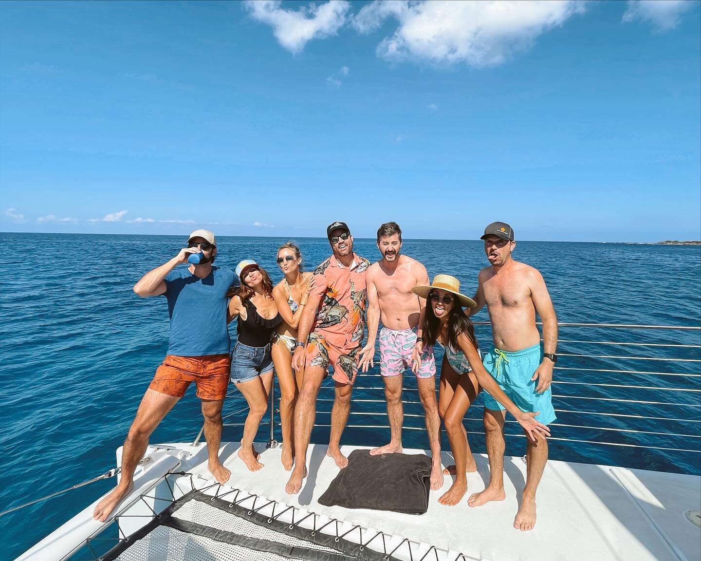 The best crew to hang ten with! 🤙 🌈 #hawaii
